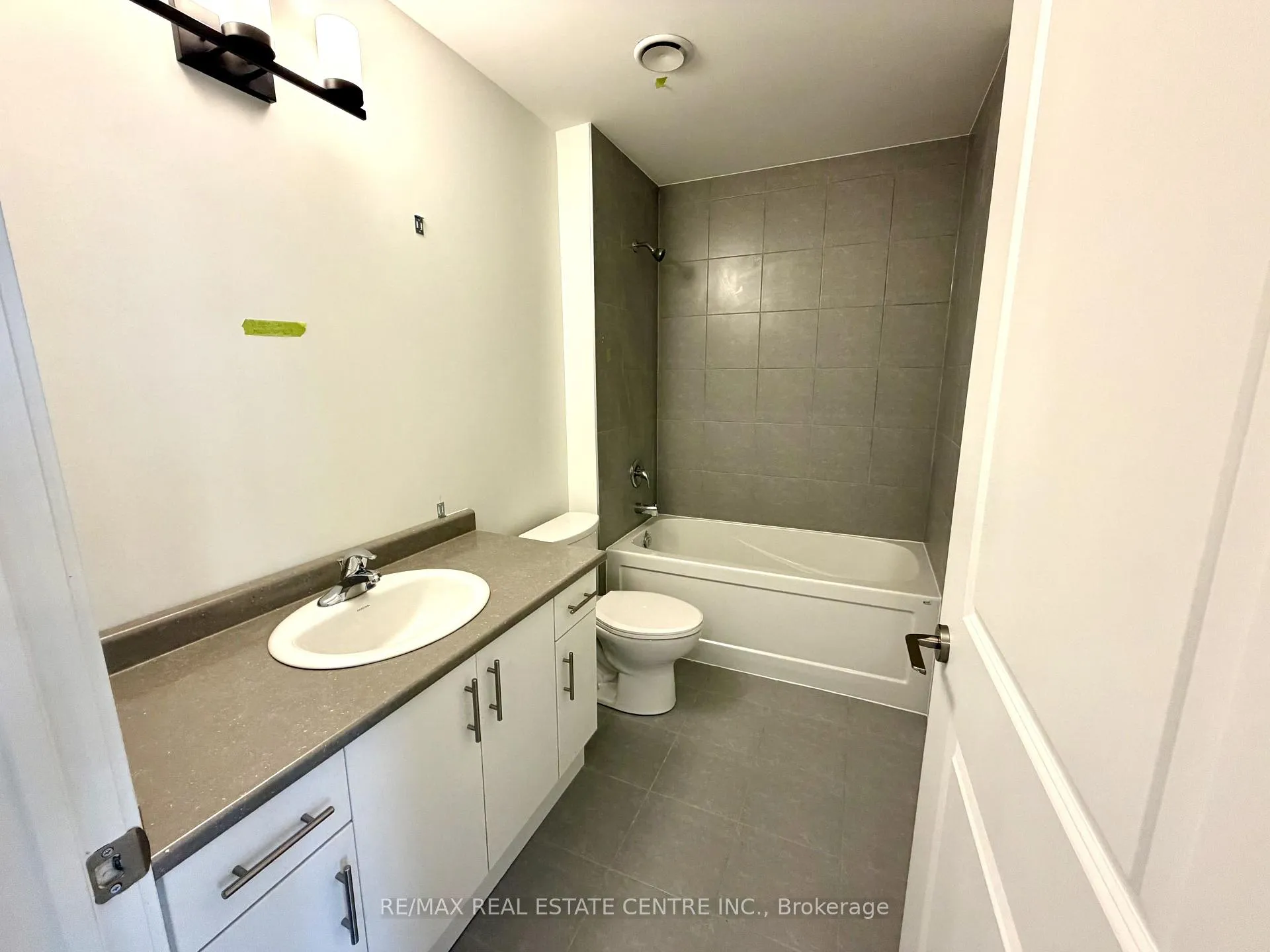Photo 10 of Unit 801, 461 Green Road, Hamilton, Lakeshore — HOMEH