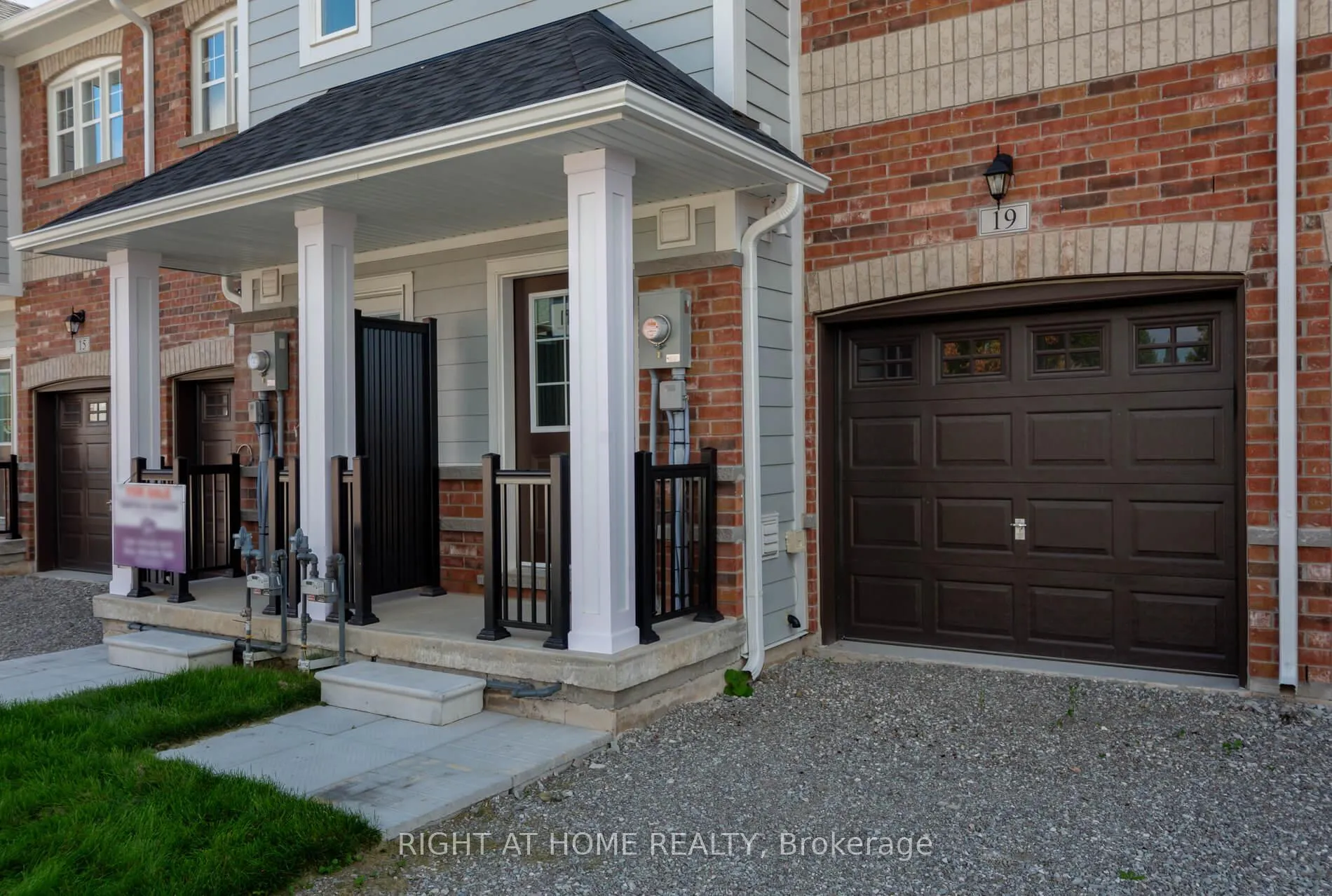 Photo 2 of 19 Ravenscraig Place, Innisfil, Cookstown — HOMEH