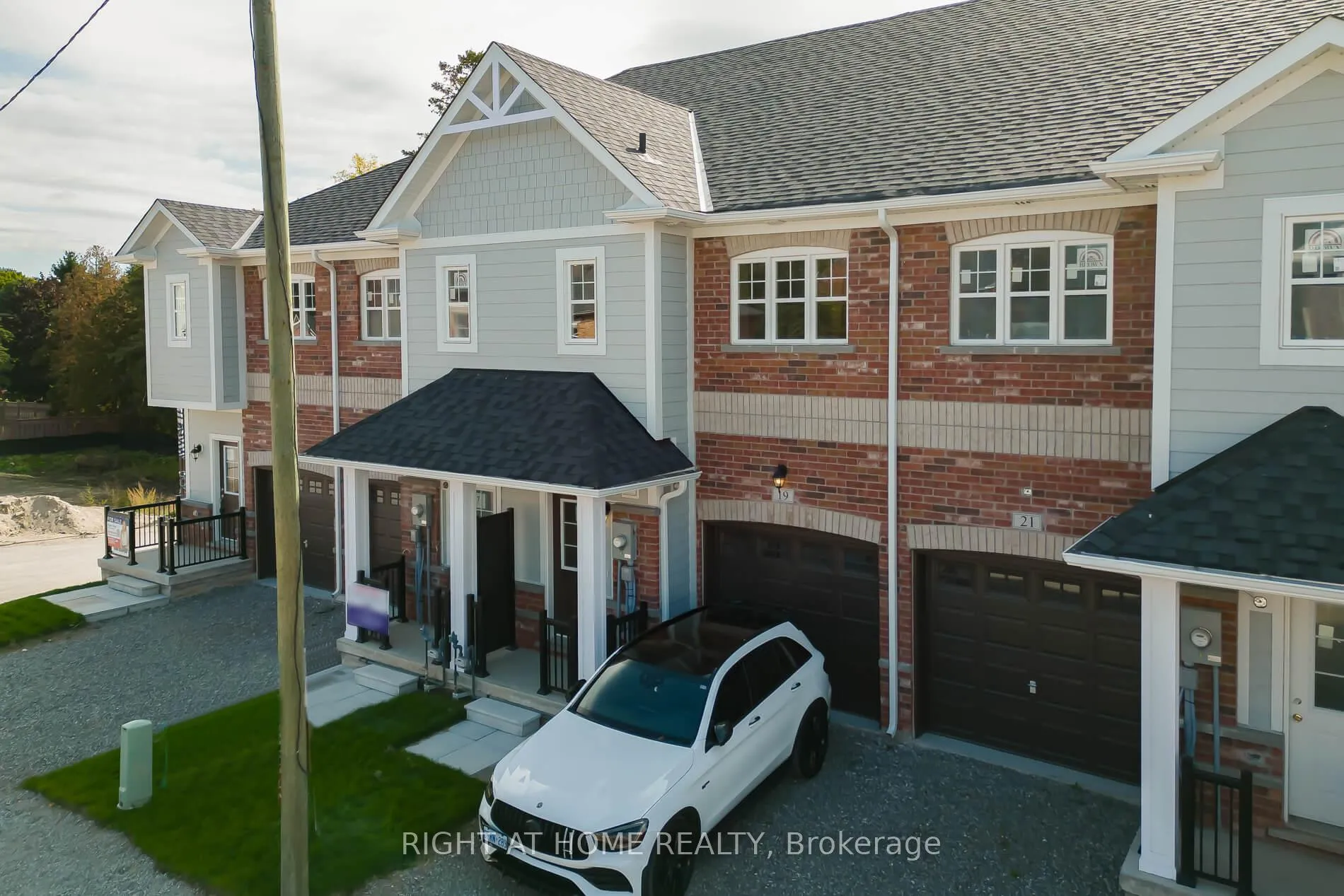 Photo 3 of 19 Ravenscraig Place, Innisfil, Cookstown — HOMEH