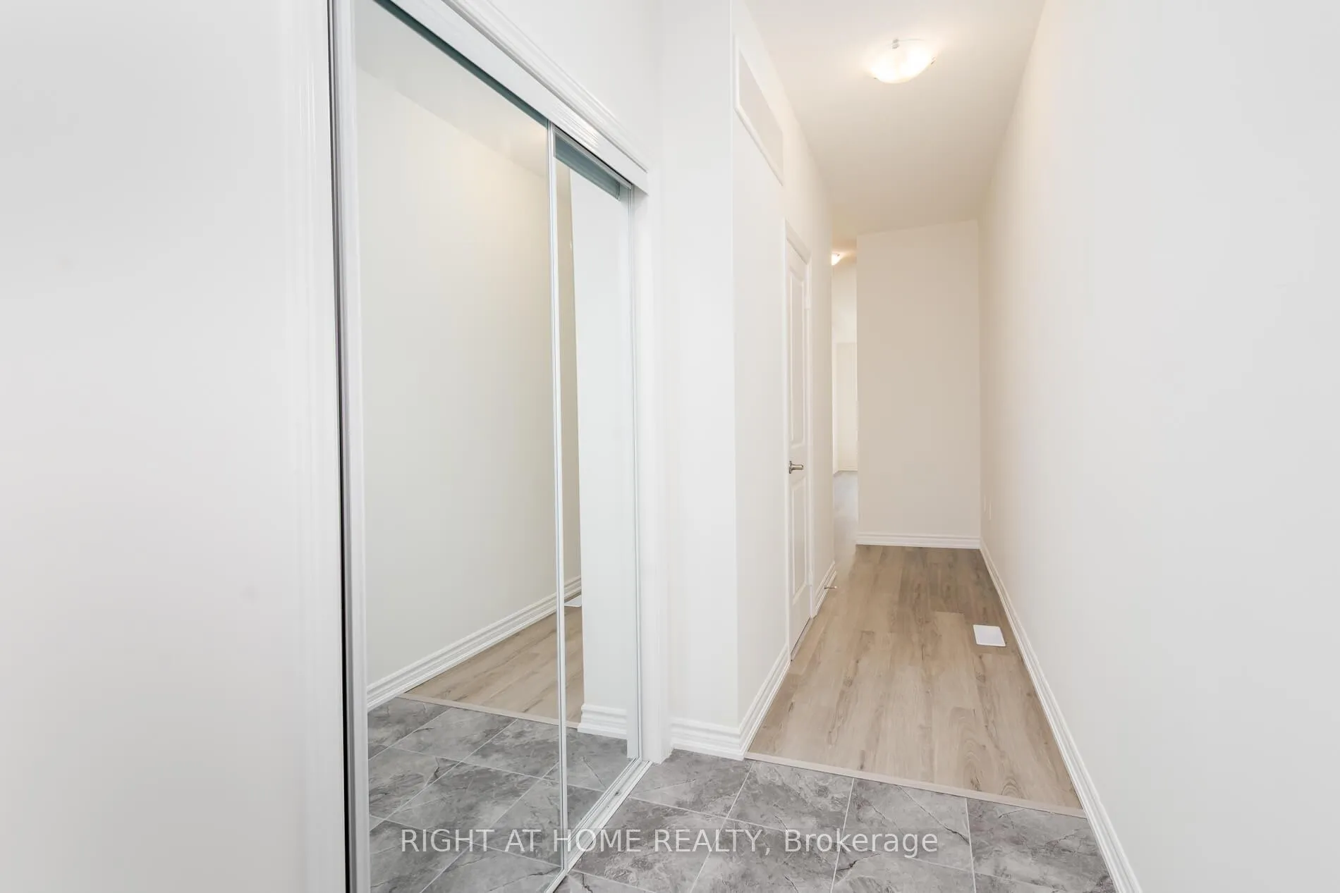 Photo 5 of 19 Ravenscraig Place, Innisfil, Cookstown — HOMEH