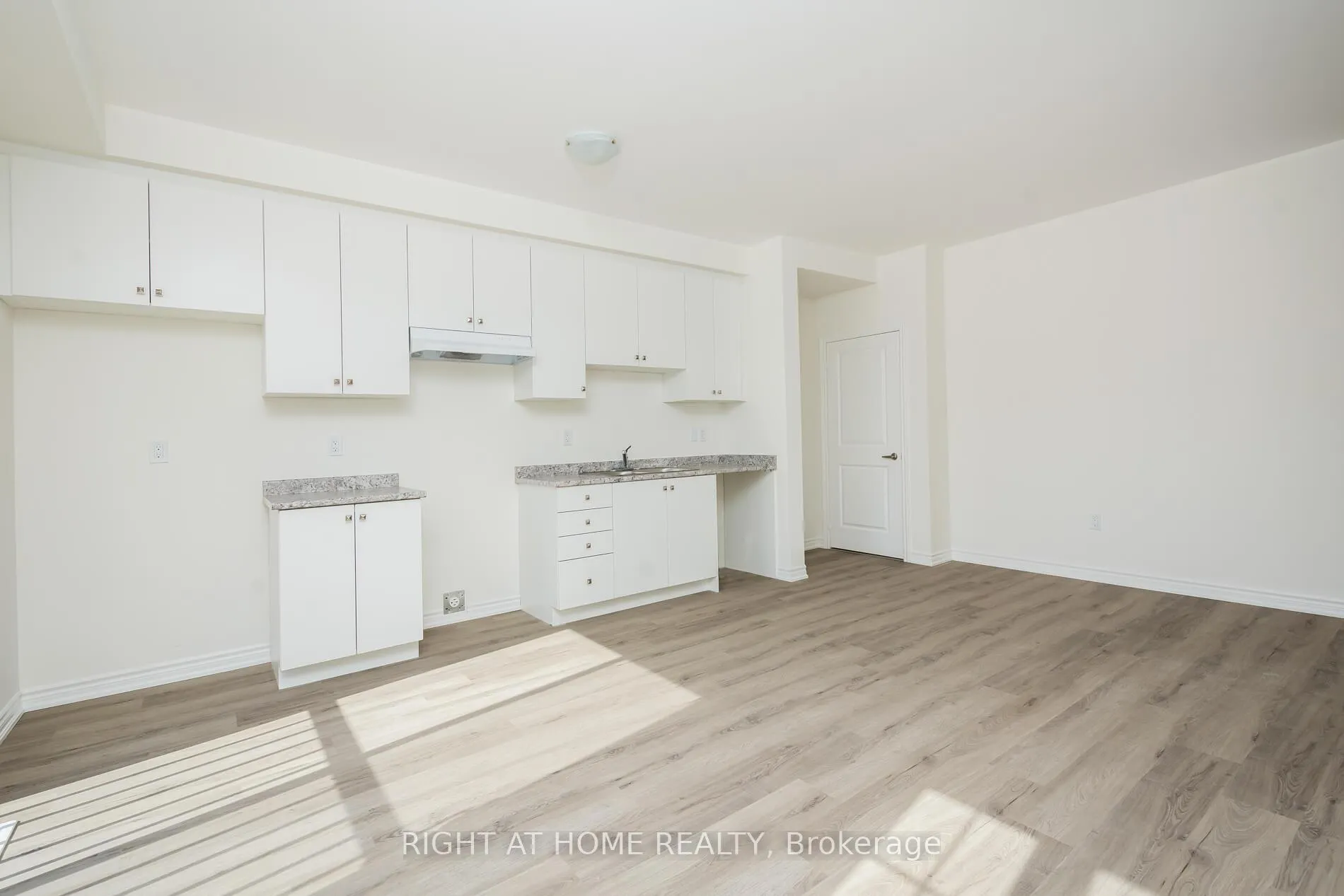 Photo 8 of 19 Ravenscraig Place, Innisfil, Cookstown — HOMEH