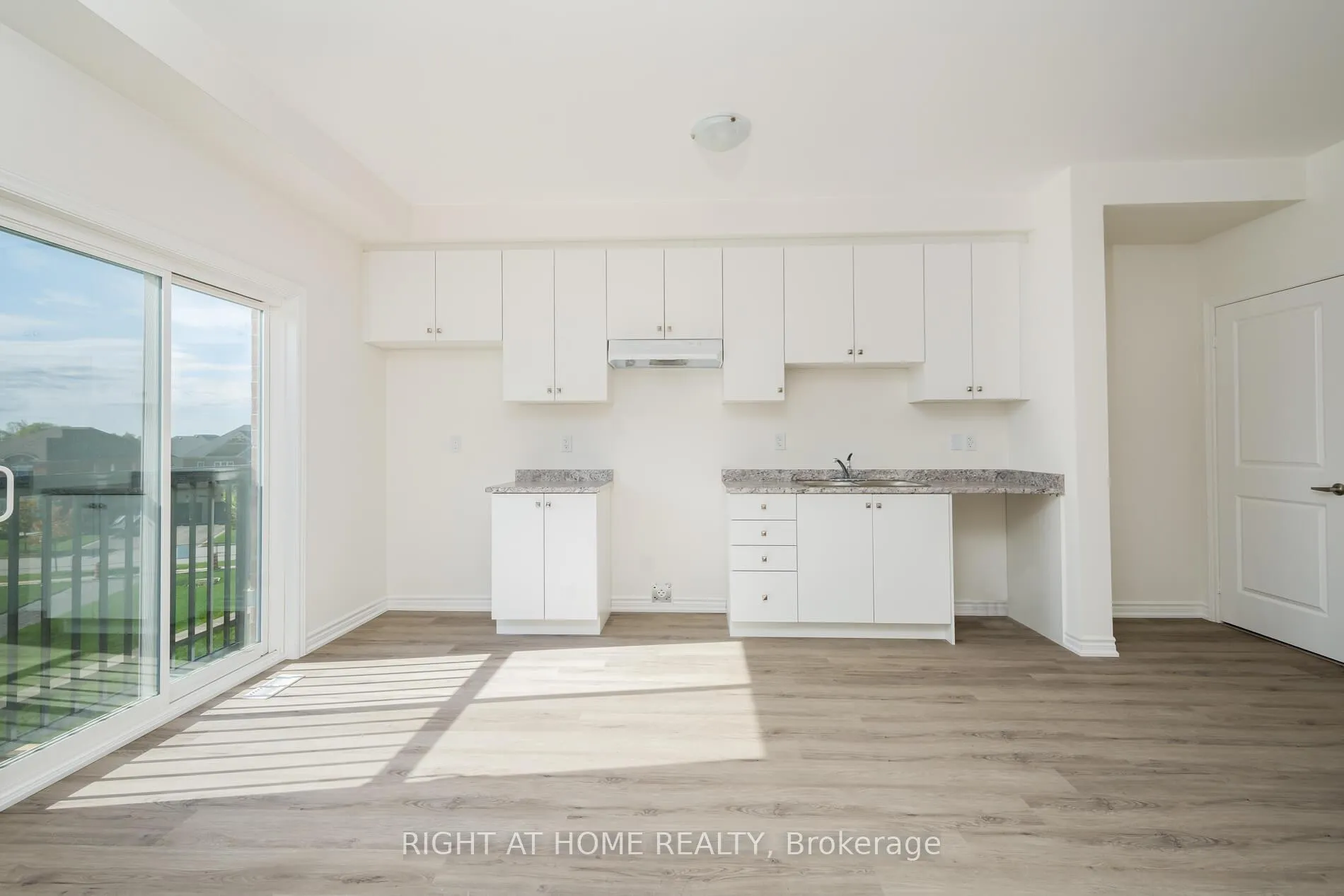 Photo 9 of 19 Ravenscraig Place, Innisfil, Cookstown — HOMEH