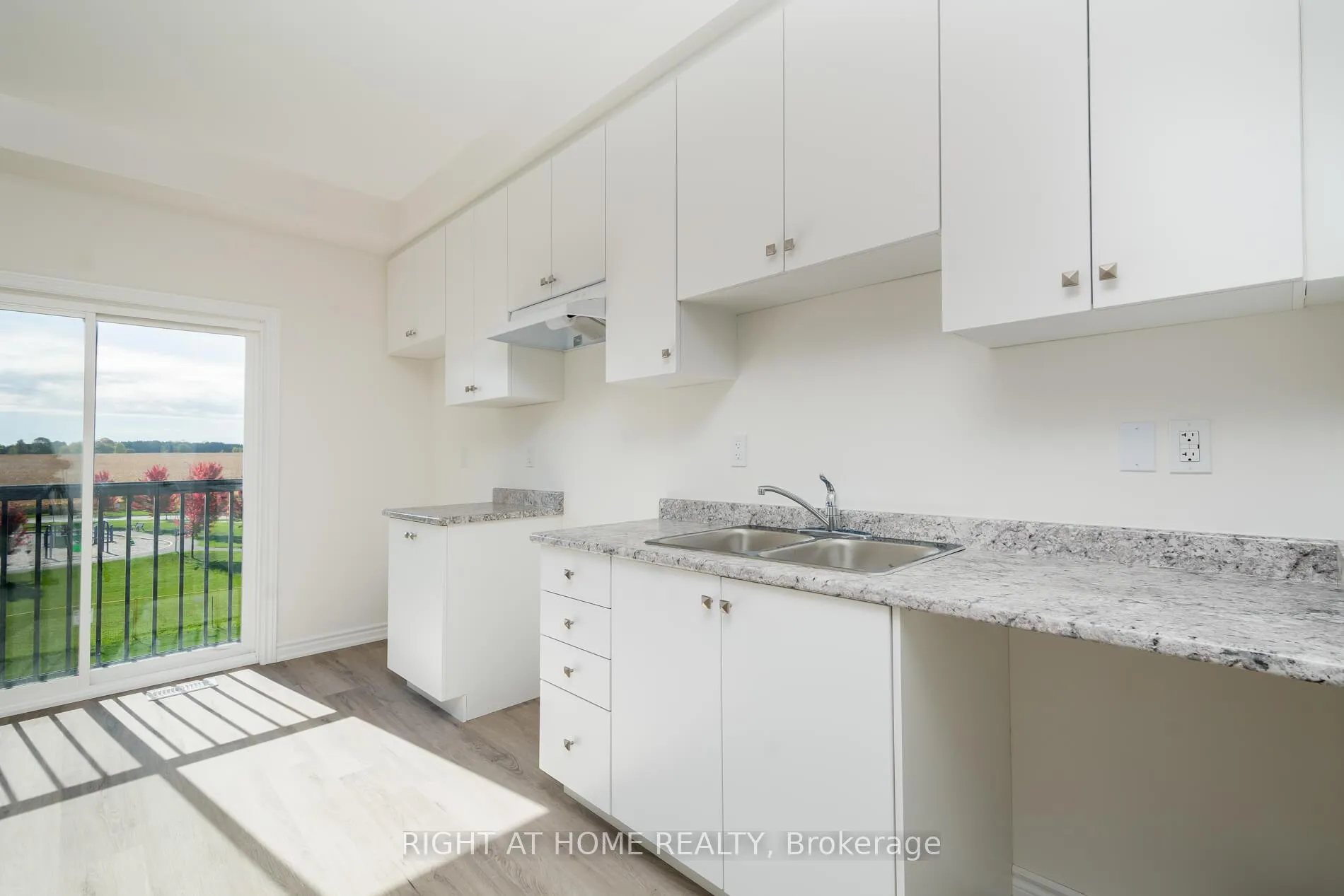 Photo 10 of 19 Ravenscraig Place, Innisfil, Cookstown — HOMEH
