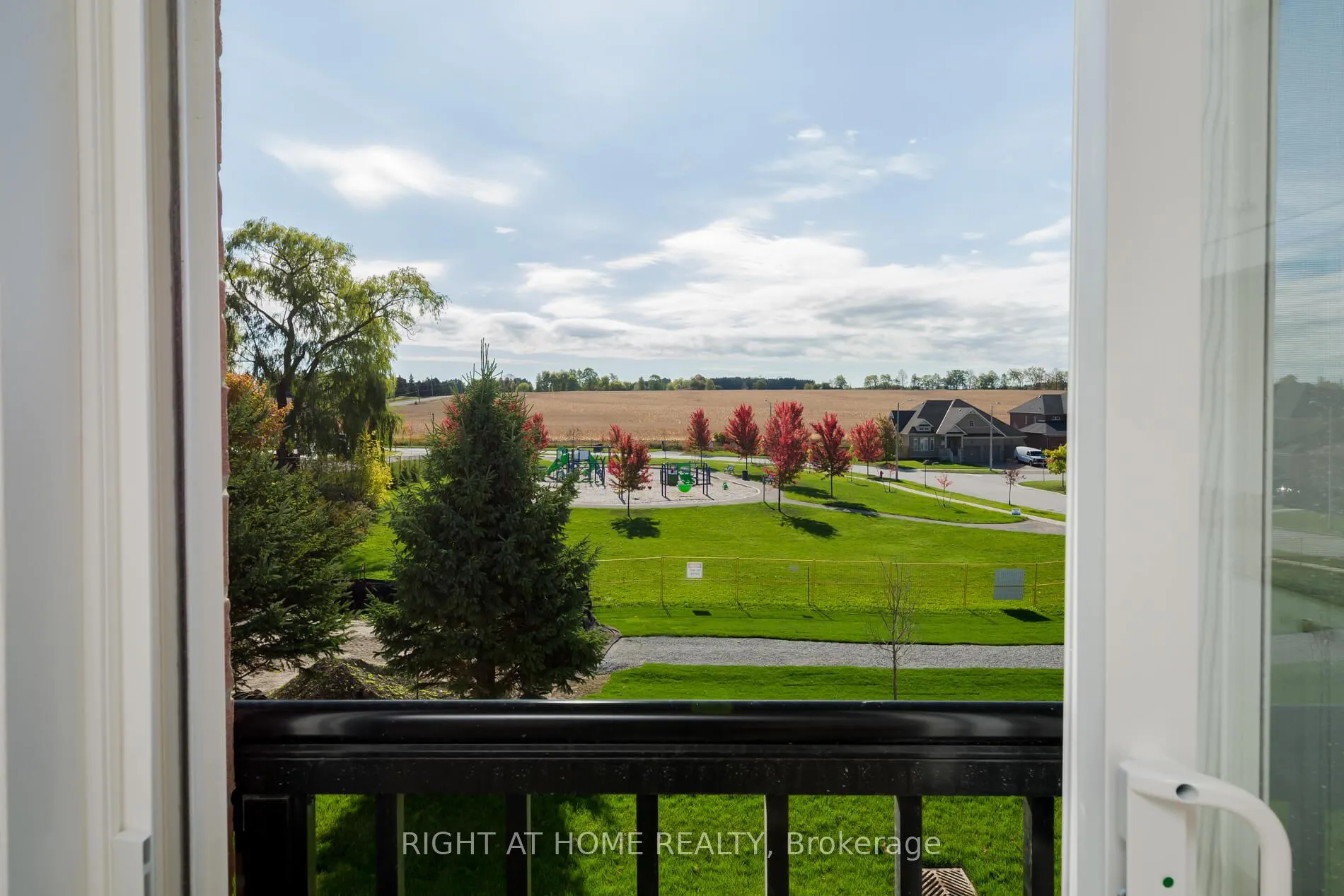 Photo 11 of 19 Ravenscraig Place, Innisfil, Cookstown — HOMEH