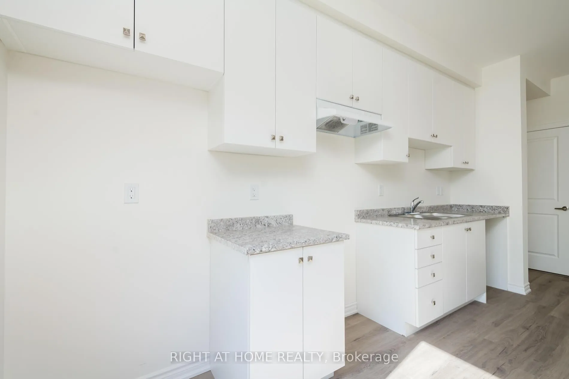 Photo 12 of 19 Ravenscraig Place, Innisfil, Cookstown — HOMEH