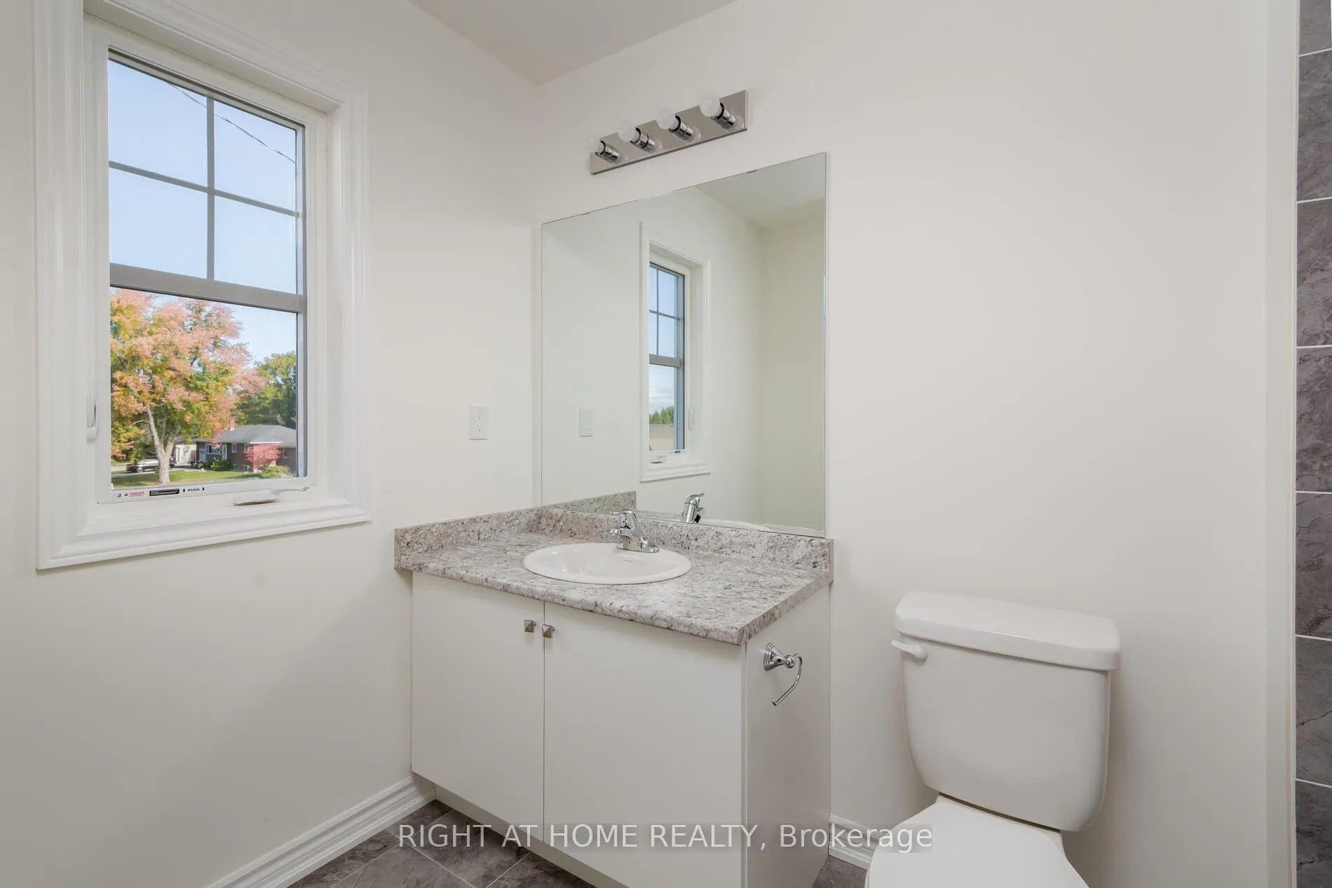 Photo 21 of 19 Ravenscraig Place, Innisfil, Cookstown — HOMEH