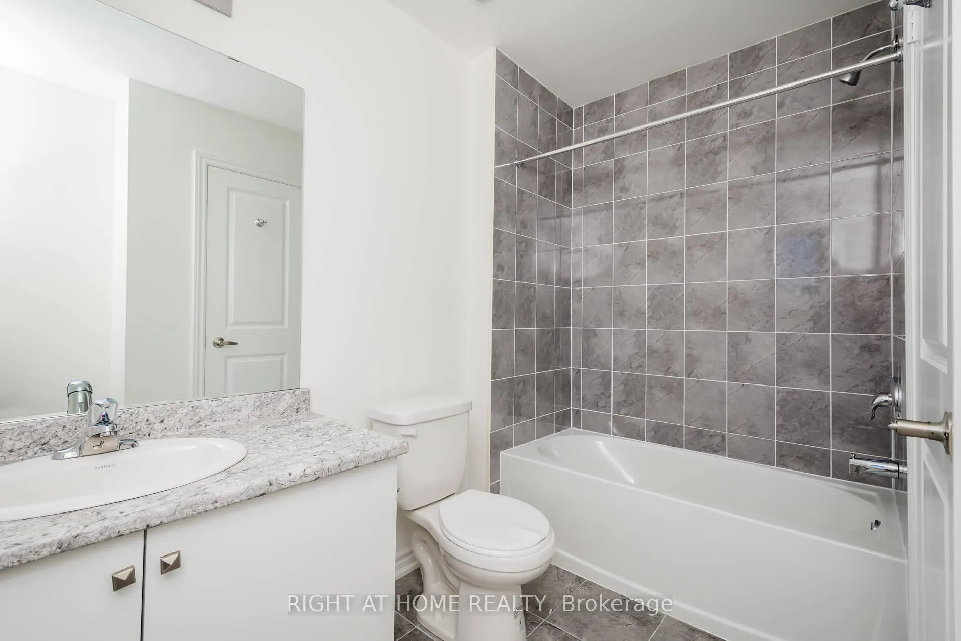 Photo 22 of 19 Ravenscraig Place, Innisfil, Cookstown — HOMEH