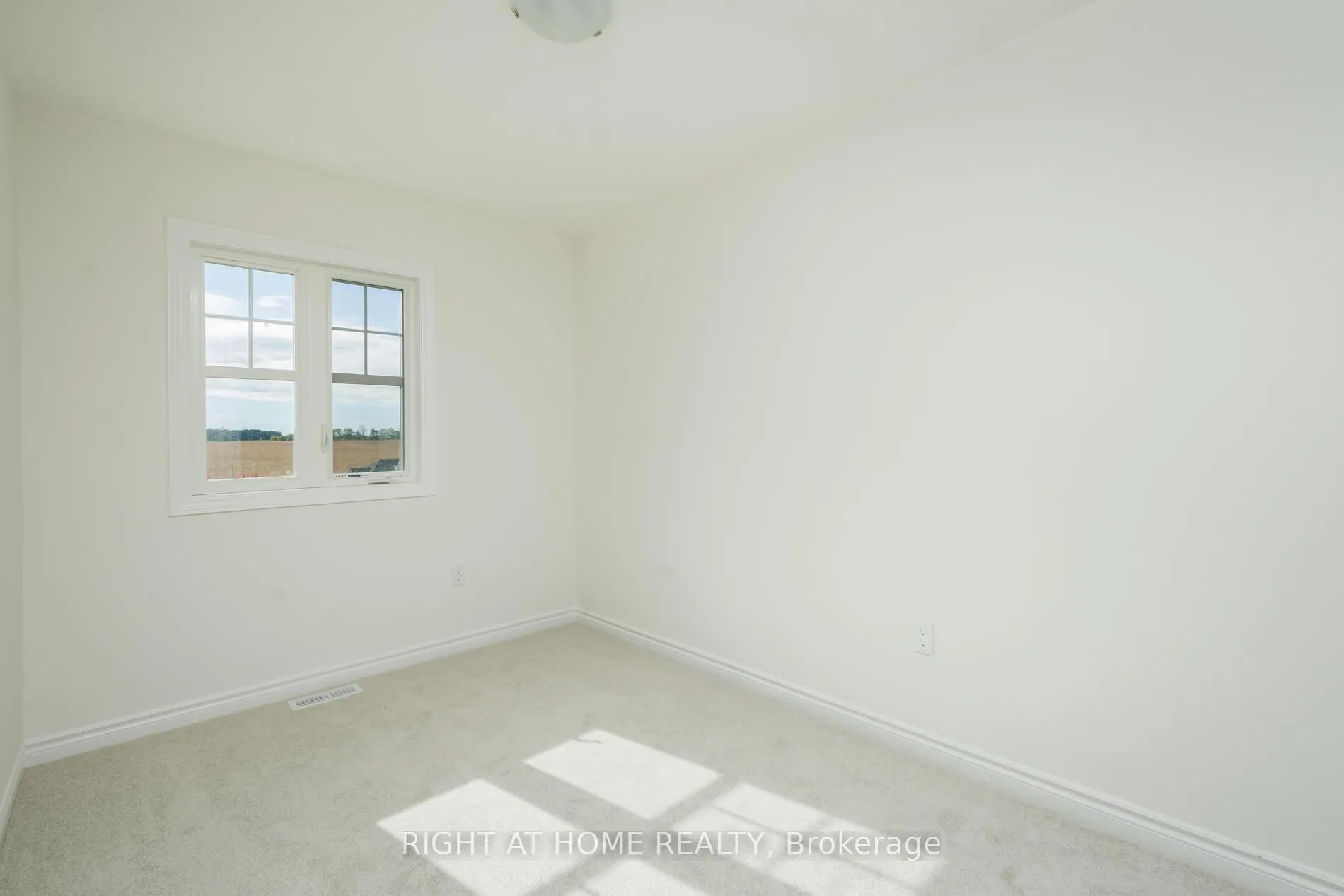 Photo 26 of 19 Ravenscraig Place, Innisfil, Cookstown — HOMEH