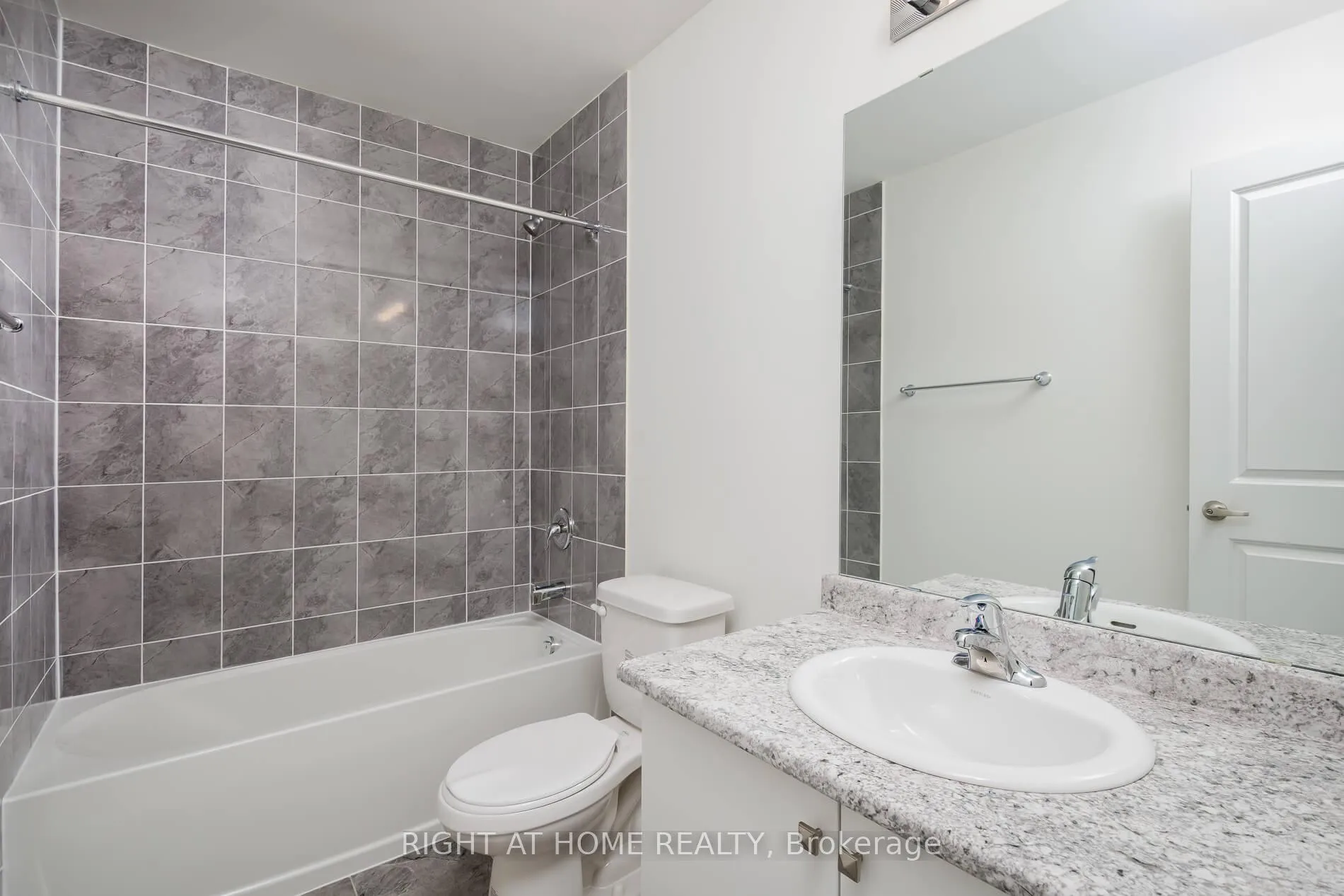 Photo 28 of 19 Ravenscraig Place, Innisfil, Cookstown — HOMEH