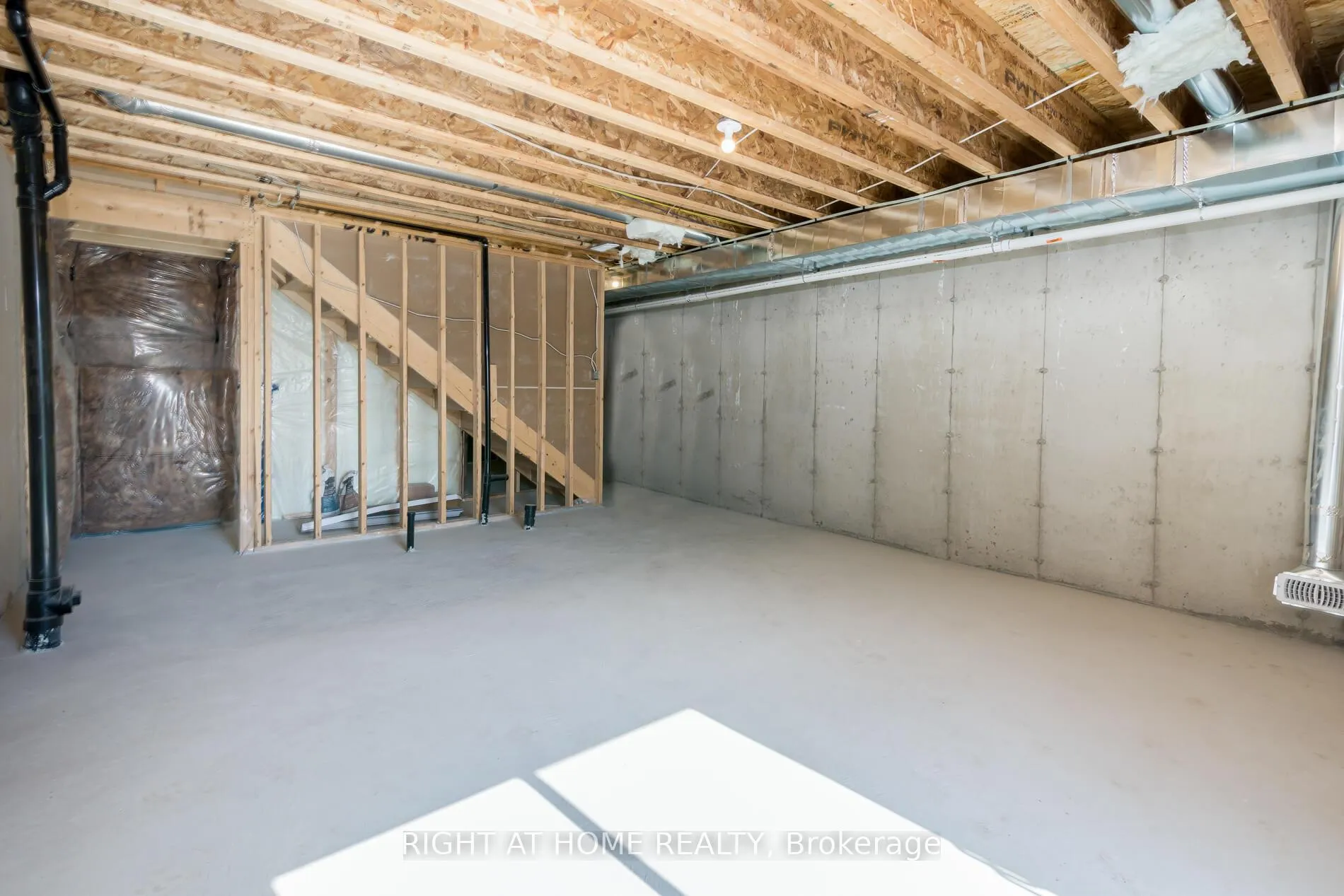 Photo 30 of 19 Ravenscraig Place, Innisfil, Cookstown — HOMEH
