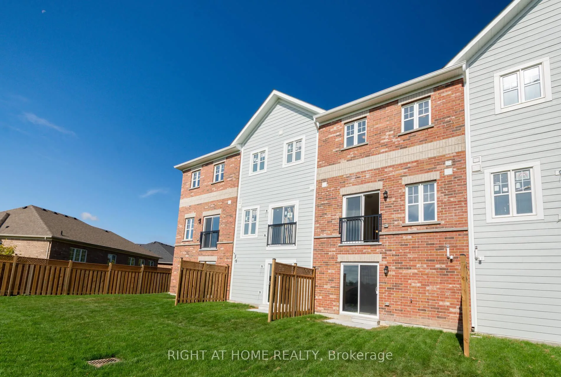 Photo 35 of 19 Ravenscraig Place, Innisfil, Cookstown — HOMEH