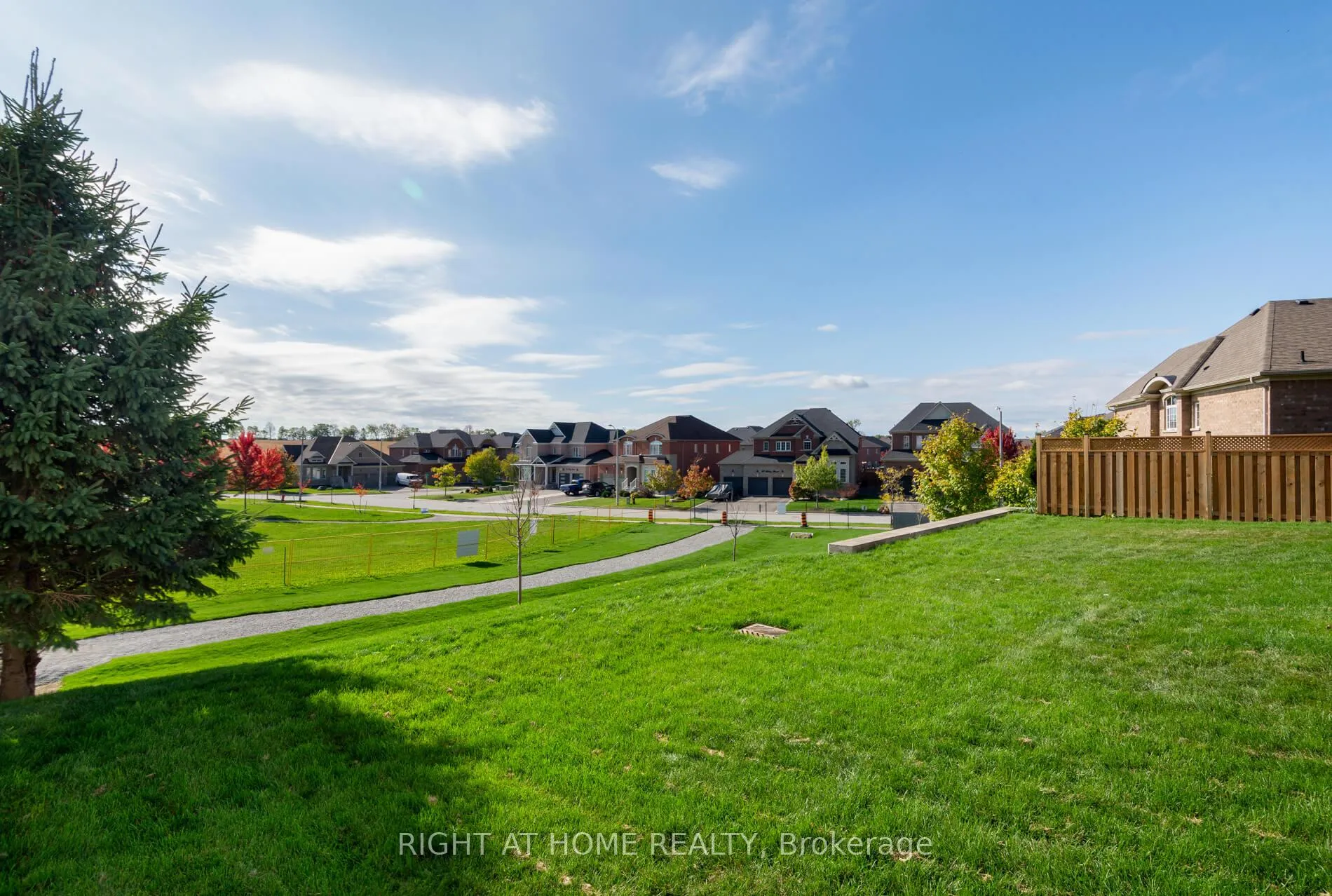 Photo 37 of 19 Ravenscraig Place, Innisfil, Cookstown — HOMEH