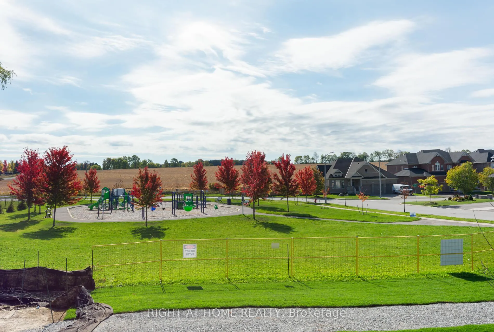 Photo 38 of 19 Ravenscraig Place, Innisfil, Cookstown — HOMEH