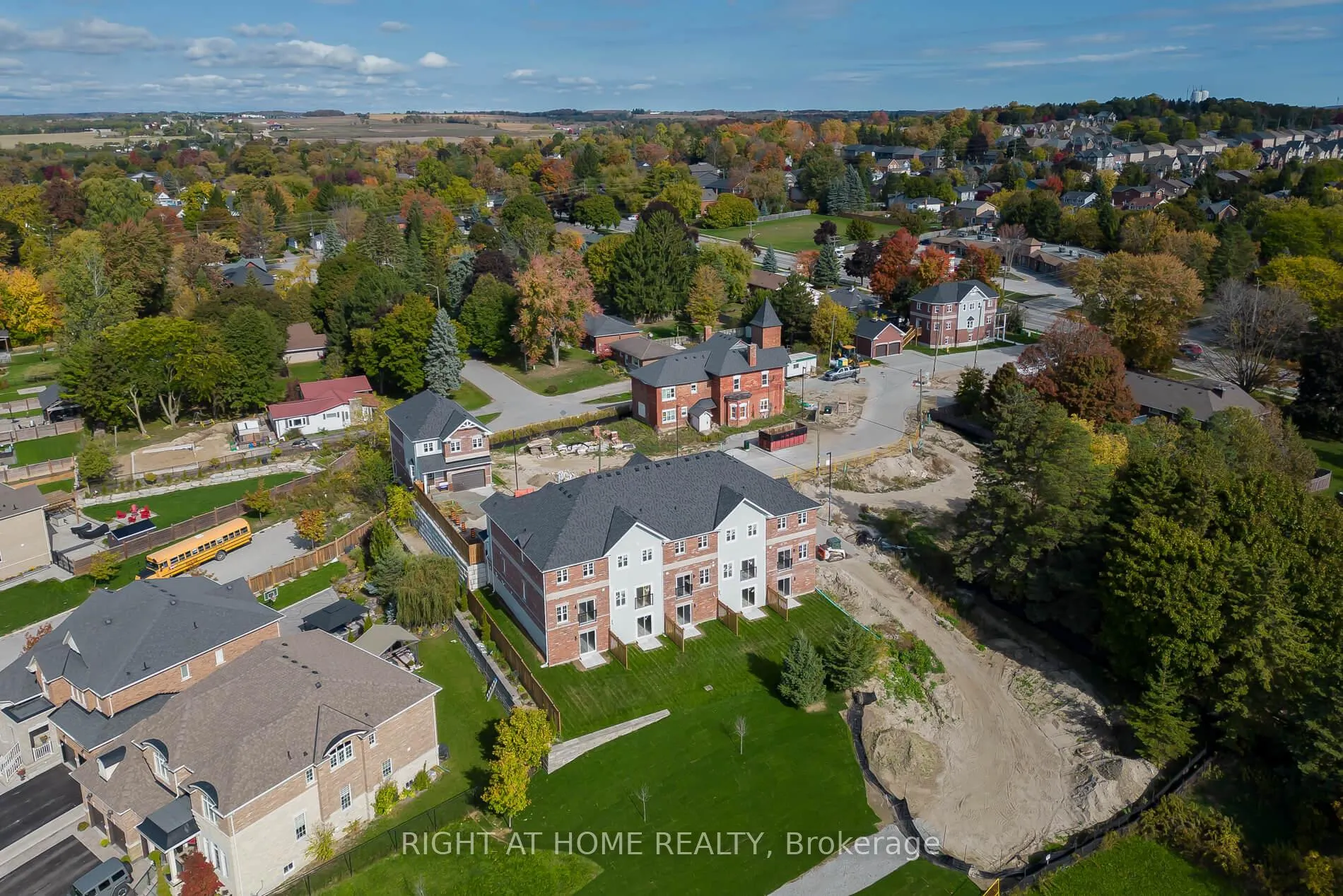 Photo 40 of 19 Ravenscraig Place, Innisfil, Cookstown — HOMEH