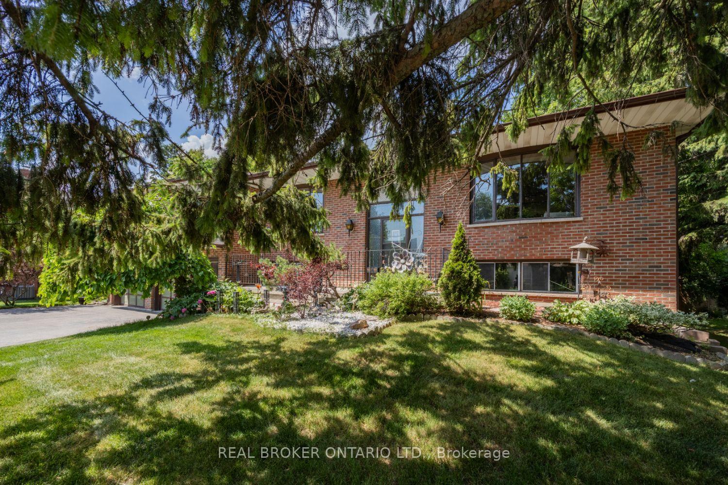 Photo 4 of 48 Queen Street, Clarington, Bowmanville — HOMEH