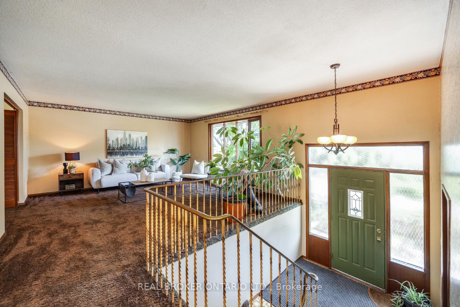 Photo 5 of 48 Queen Street, Clarington, Bowmanville — HOMEH