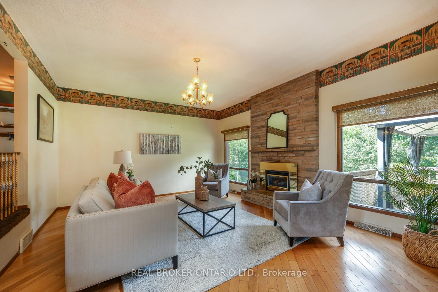 Photo 14 of 48 Queen Street, Clarington, Bowmanville — HOMEH