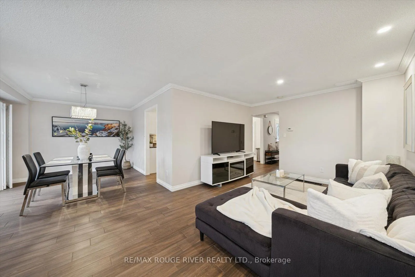Photo 8 of 211 Ravenscroft Road, Ajax, Central West — HOMEH