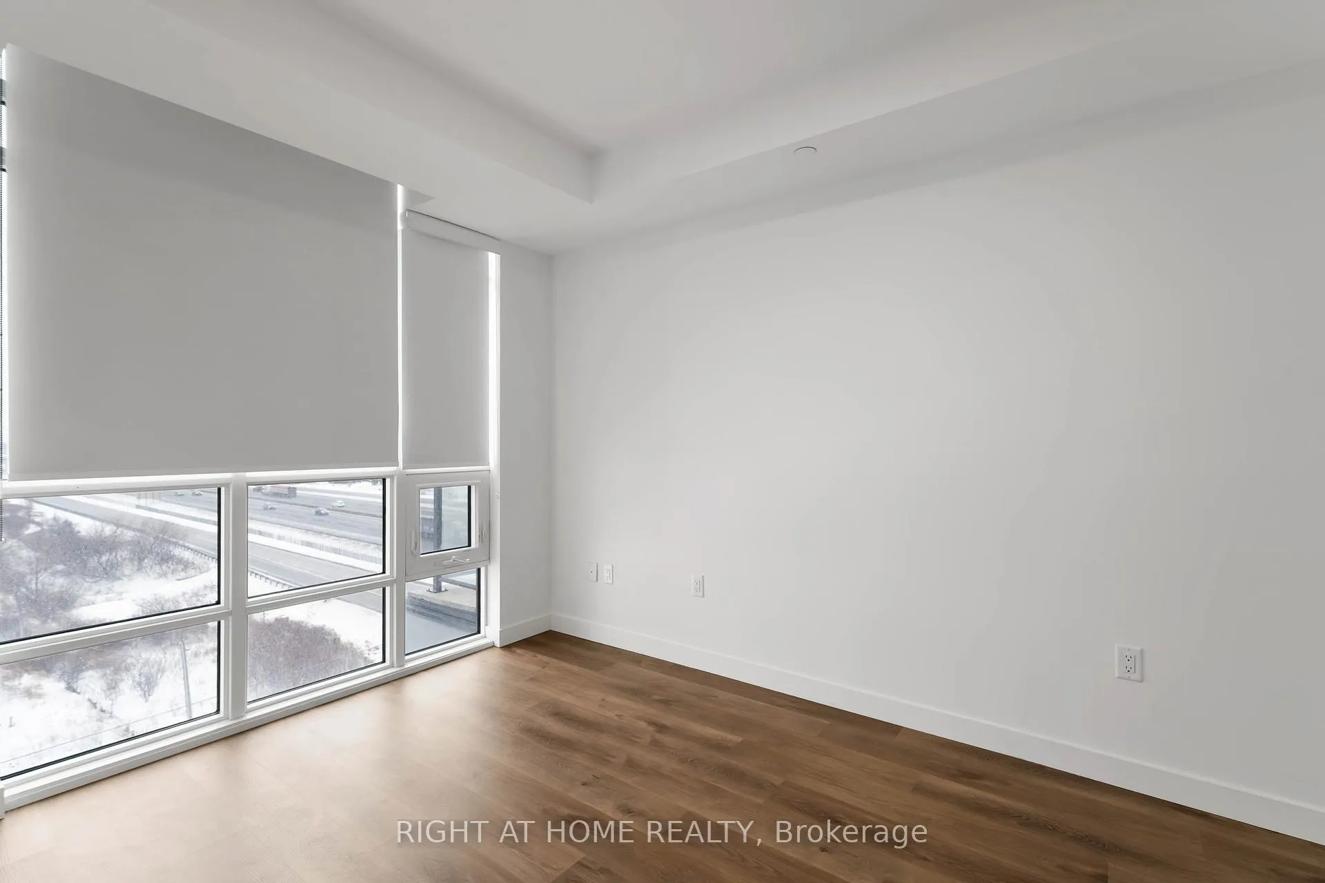 Photo 5 of Unit 717, 461 Green Road, Hamilton, Lakeshore — HOMEH