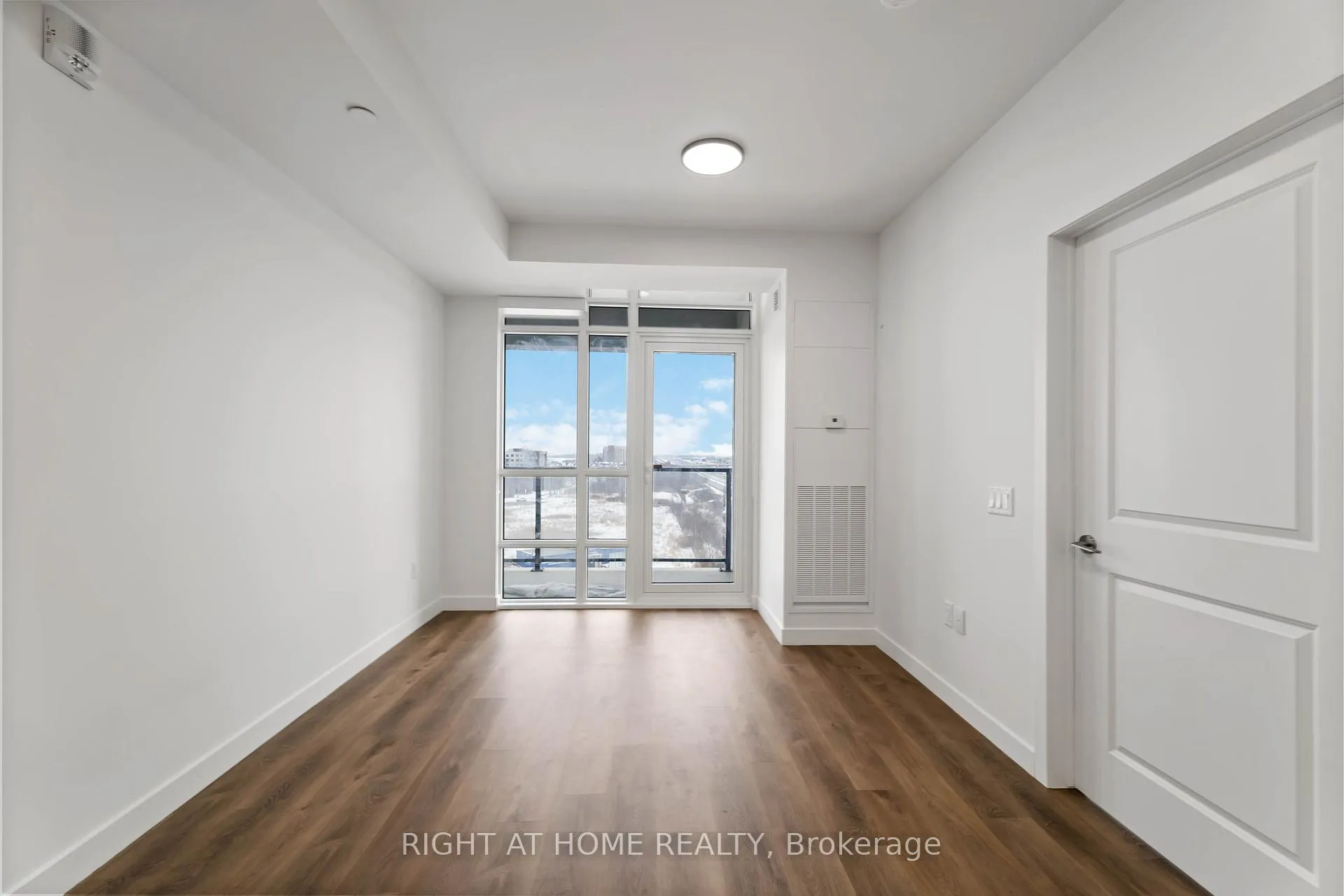 Photo 6 of Unit 717, 461 Green Road, Hamilton, Lakeshore — HOMEH