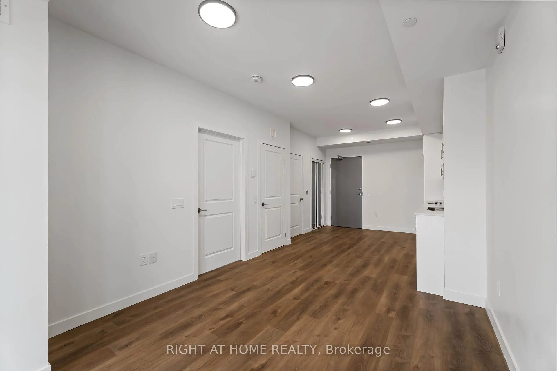 Photo 7 of Unit 717, 461 Green Road, Hamilton, Lakeshore — HOMEH