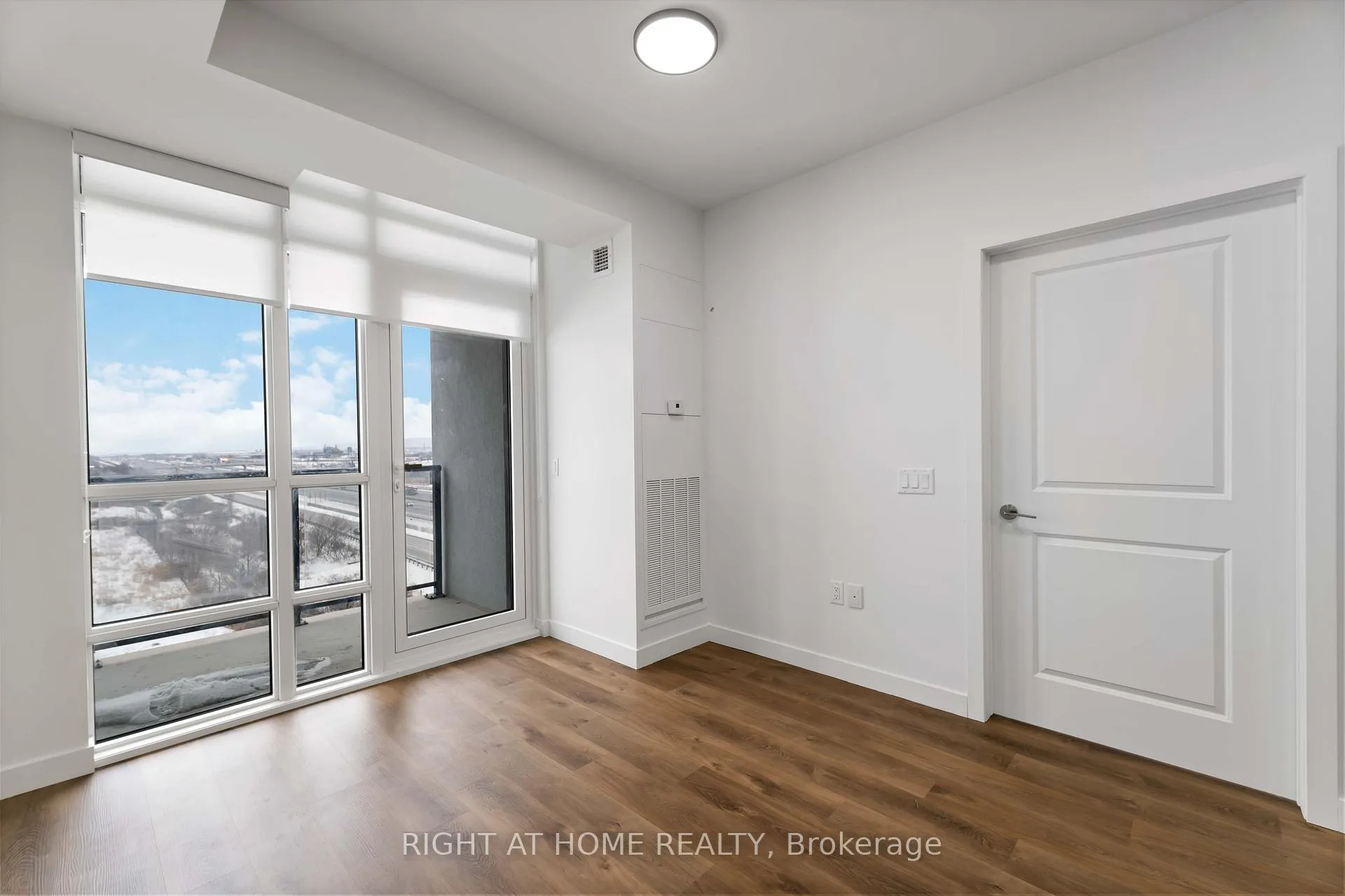 Photo 8 of Unit 717, 461 Green Road, Hamilton, Lakeshore — HOMEH