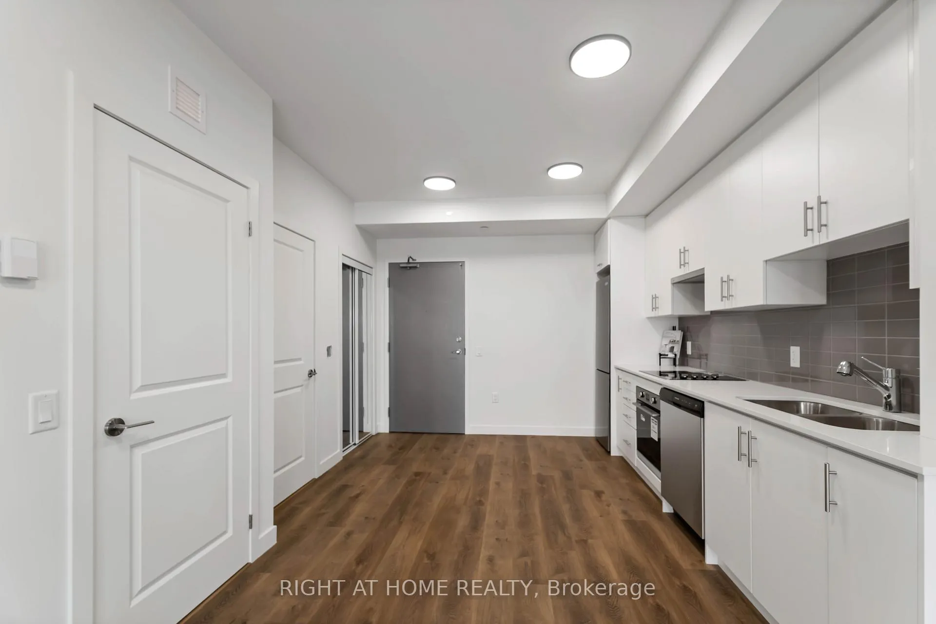 Photo 9 of Unit 717, 461 Green Road, Hamilton, Lakeshore — HOMEH