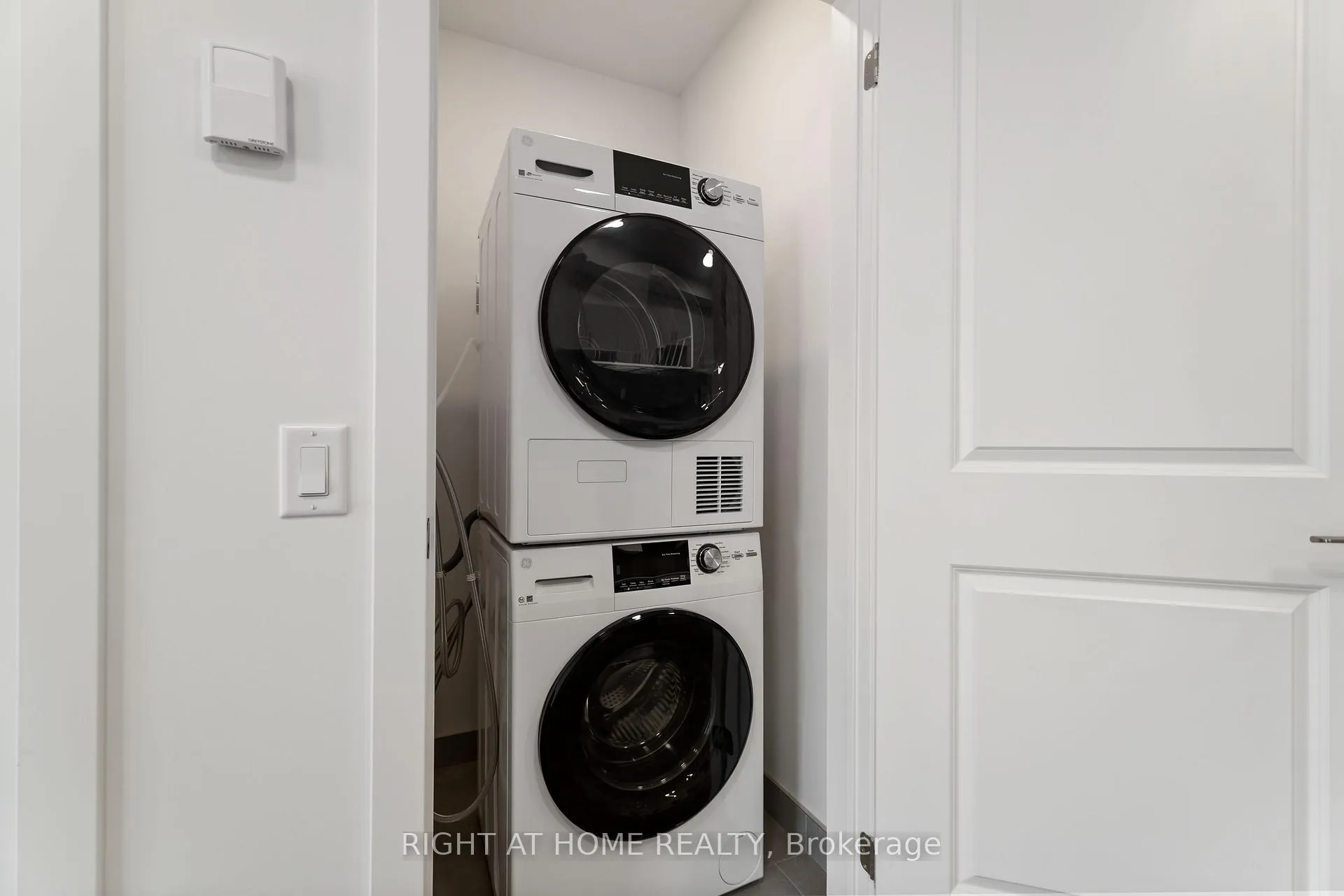 Photo 10 of Unit 717, 461 Green Road, Hamilton, Lakeshore — HOMEH