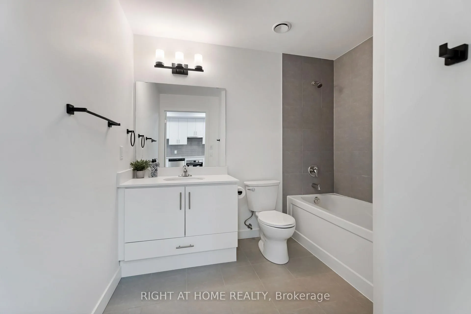 Photo 11 of Unit 717, 461 Green Road, Hamilton, Lakeshore — HOMEH