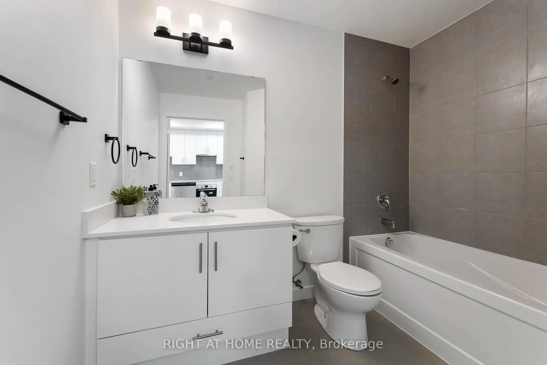Photo 12 of Unit 717, 461 Green Road, Hamilton, Lakeshore — HOMEH