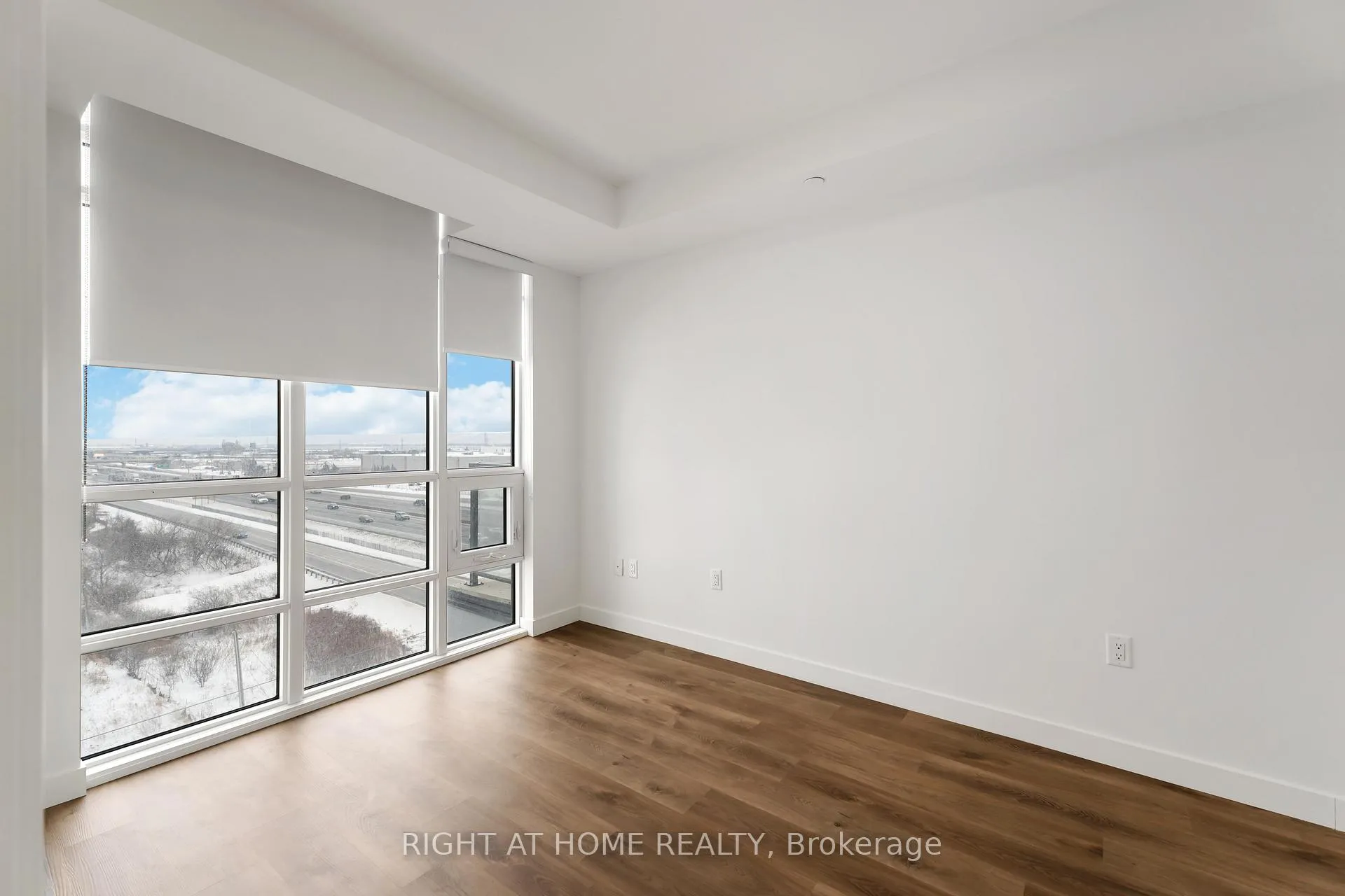 Photo 13 of Unit 717, 461 Green Road, Hamilton, Lakeshore — HOMEH