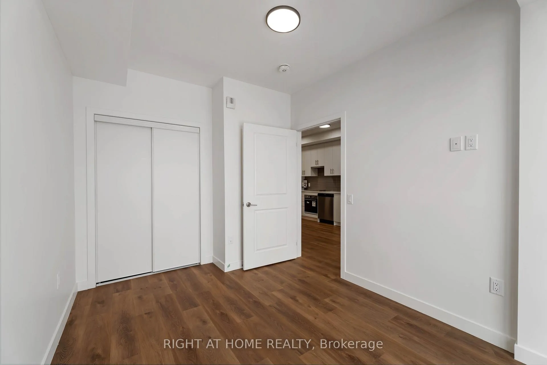 Photo 14 of Unit 717, 461 Green Road, Hamilton, Lakeshore — HOMEH