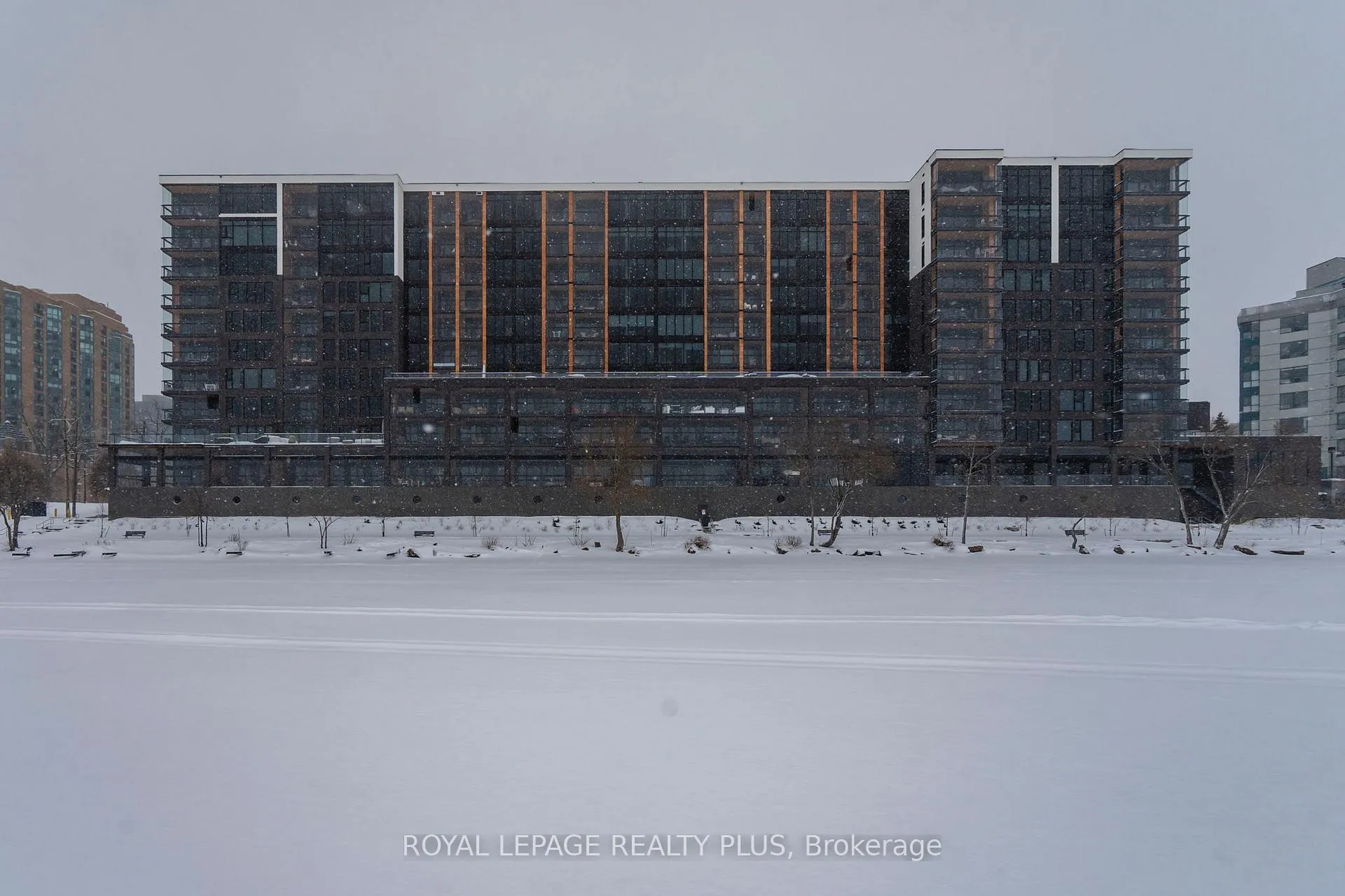 Photo 3 of Unit 616, 185 Dunlop Street E, Barrie, Lakeshore — HOMEH