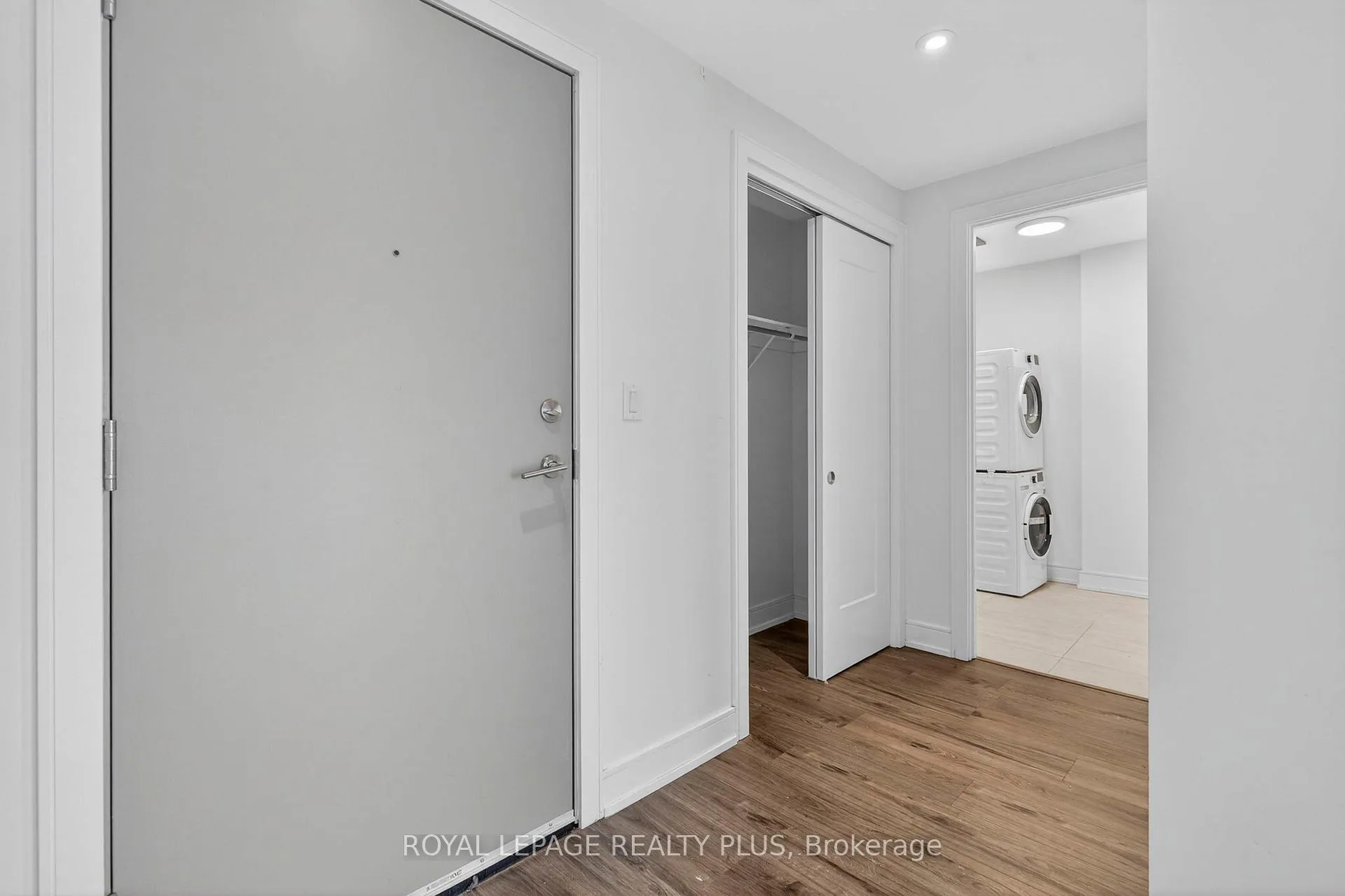 Photo 8 of Unit 616, 185 Dunlop Street E, Barrie, Lakeshore — HOMEH