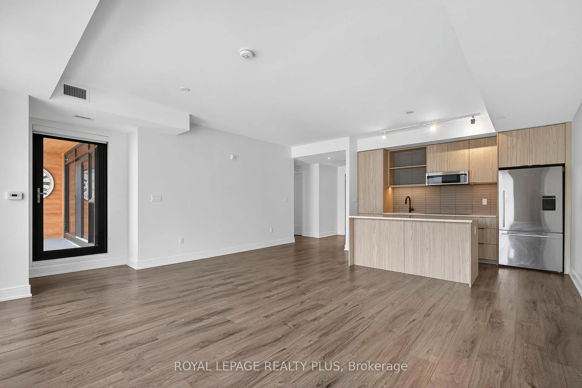 Photo 9 of Unit 616, 185 Dunlop Street E, Barrie, Lakeshore — HOMEH