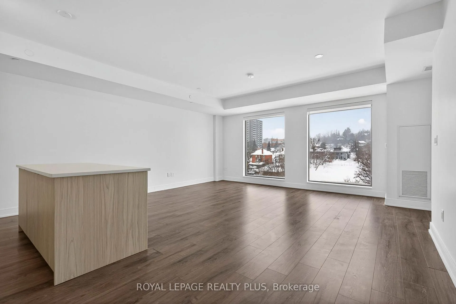 Photo 11 of Unit 616, 185 Dunlop Street E, Barrie, Lakeshore — HOMEH