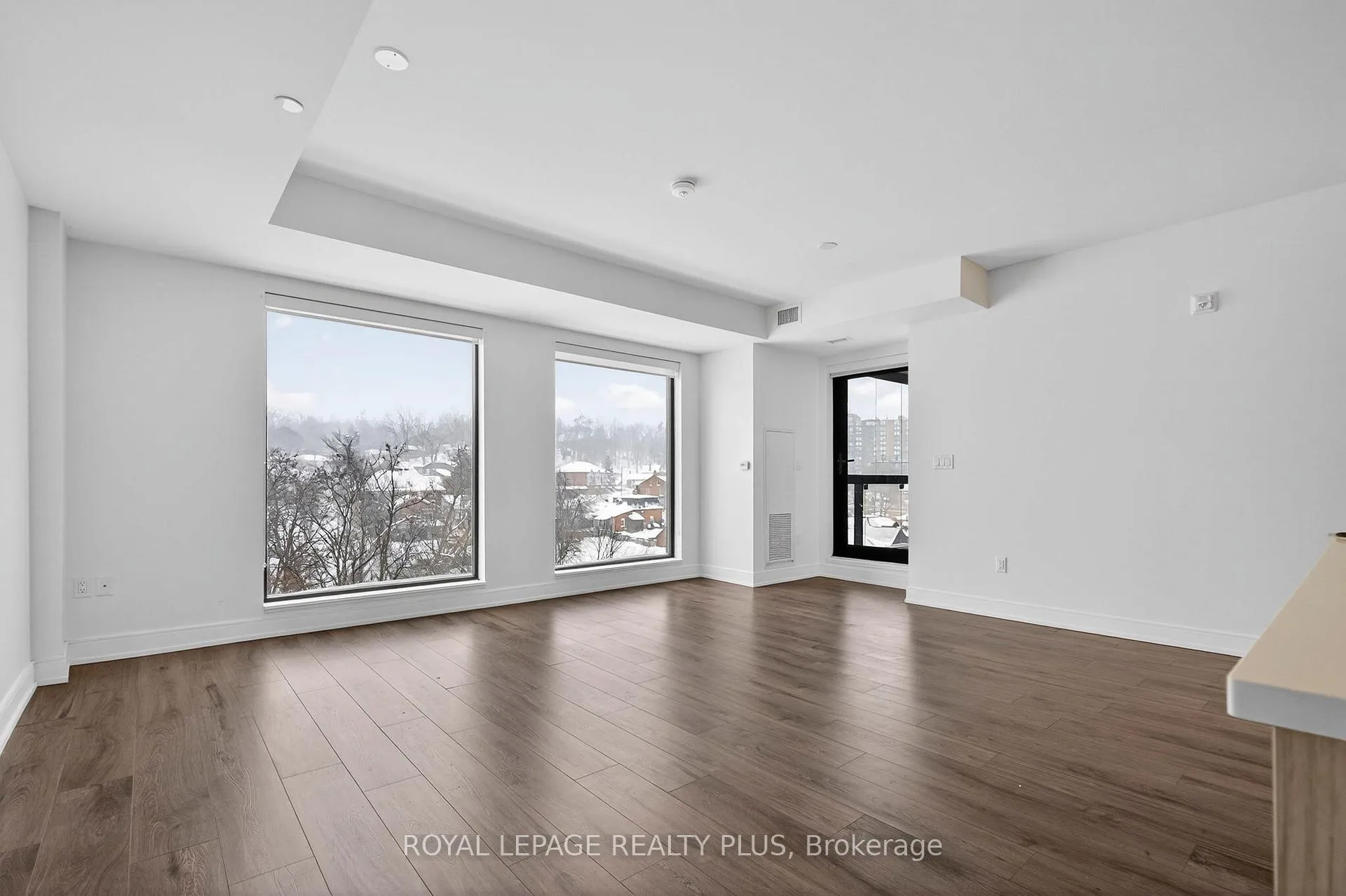 Photo 12 of Unit 616, 185 Dunlop Street E, Barrie, Lakeshore — HOMEH