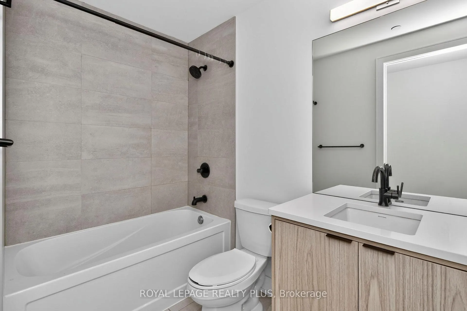 Photo 28 of Unit 616, 185 Dunlop Street E, Barrie, Lakeshore — HOMEH