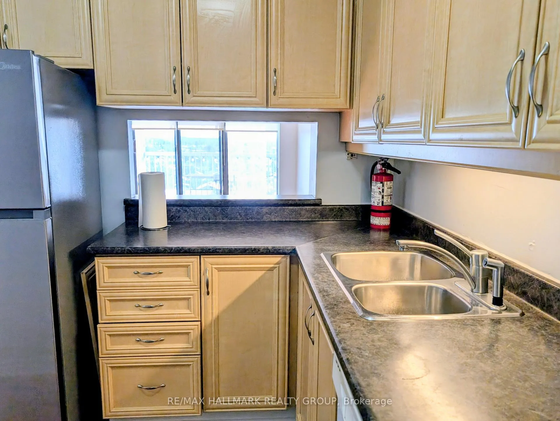 Photo 4 of Unit 1105, 1180 Ohio Street, Ottawa, Billings Bridge — HOMEH