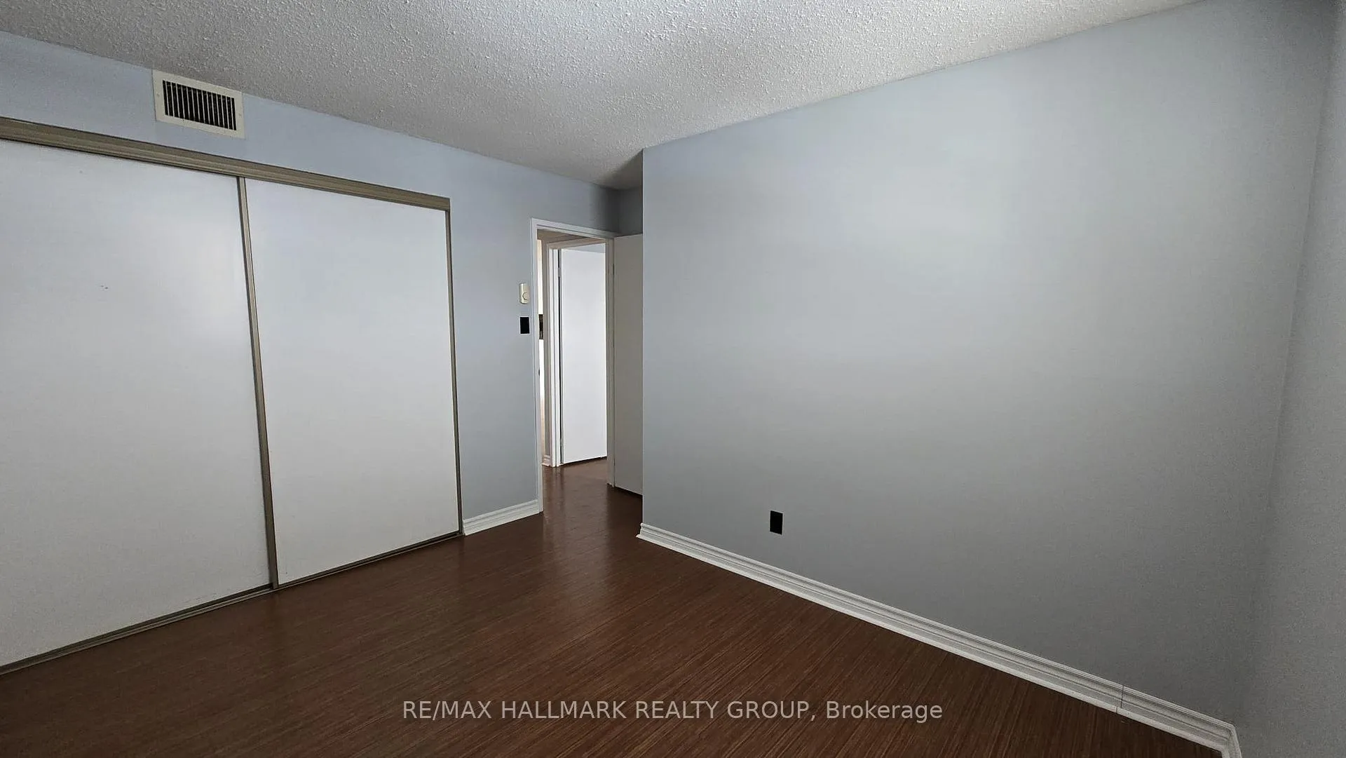 Photo 11 of Unit 1105, 1180 Ohio Street, Ottawa, Billings Bridge — HOMEH