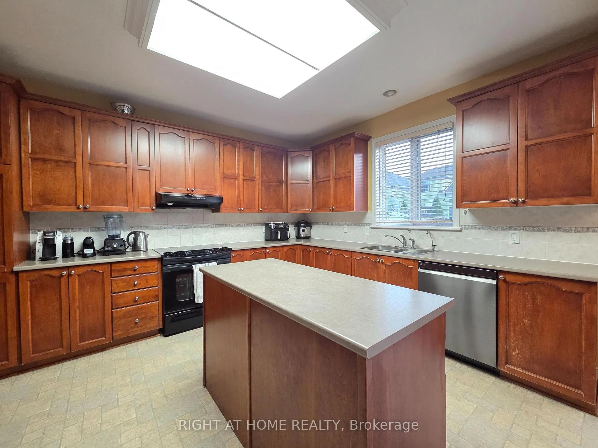 Photo 11 of 96 Maple Stand Way, Ottawa, Barrhaven East — HOMEH