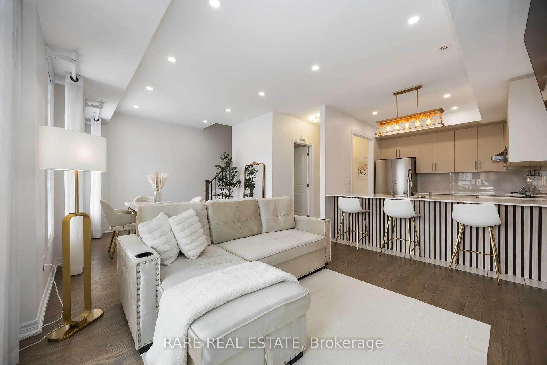 Photo 1 of Unit 8, 105 Kayla Crescent, Vaughan, Maple — HOMEH
