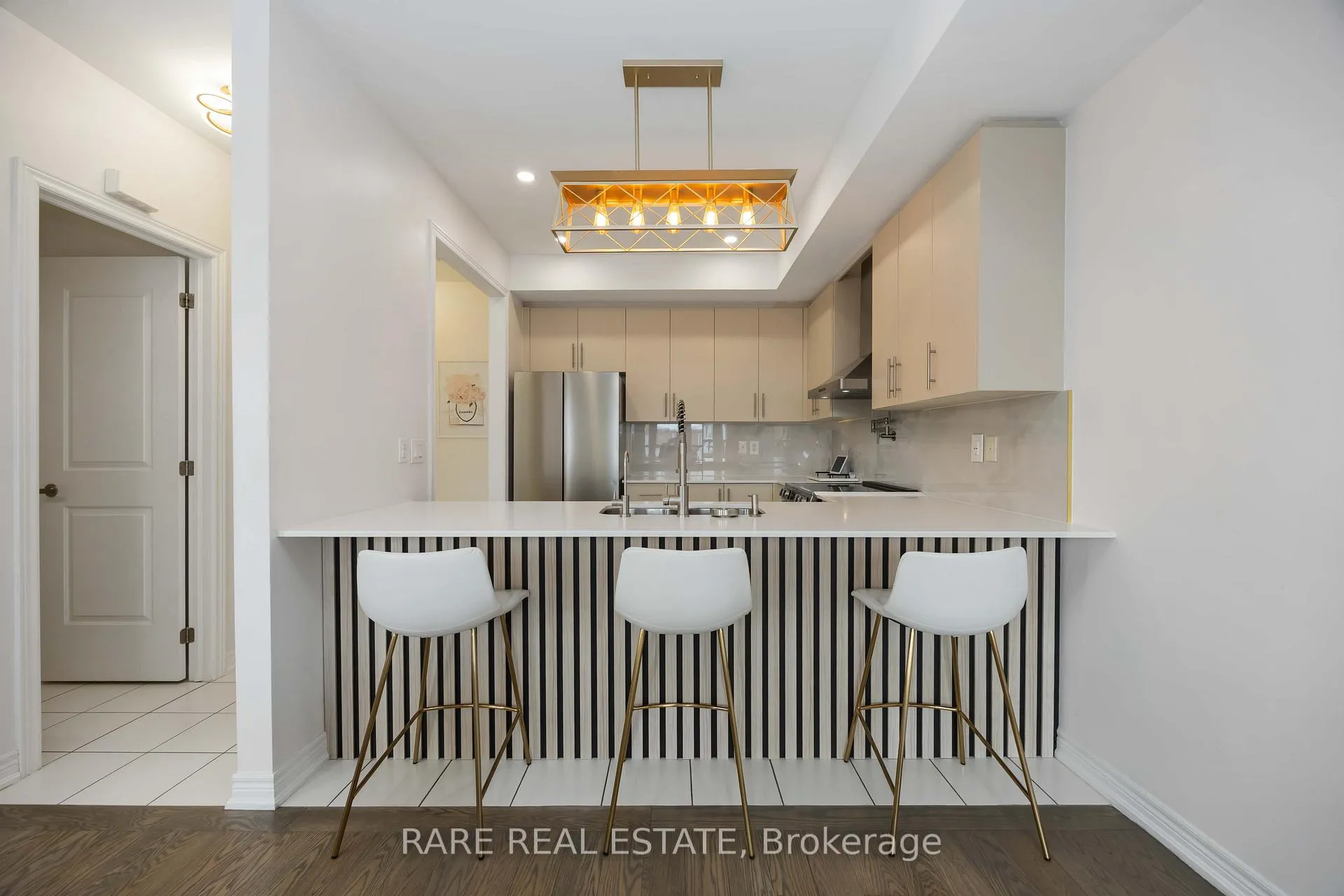 Photo 2 of Unit 8, 105 Kayla Crescent, Vaughan, Maple — HOMEH