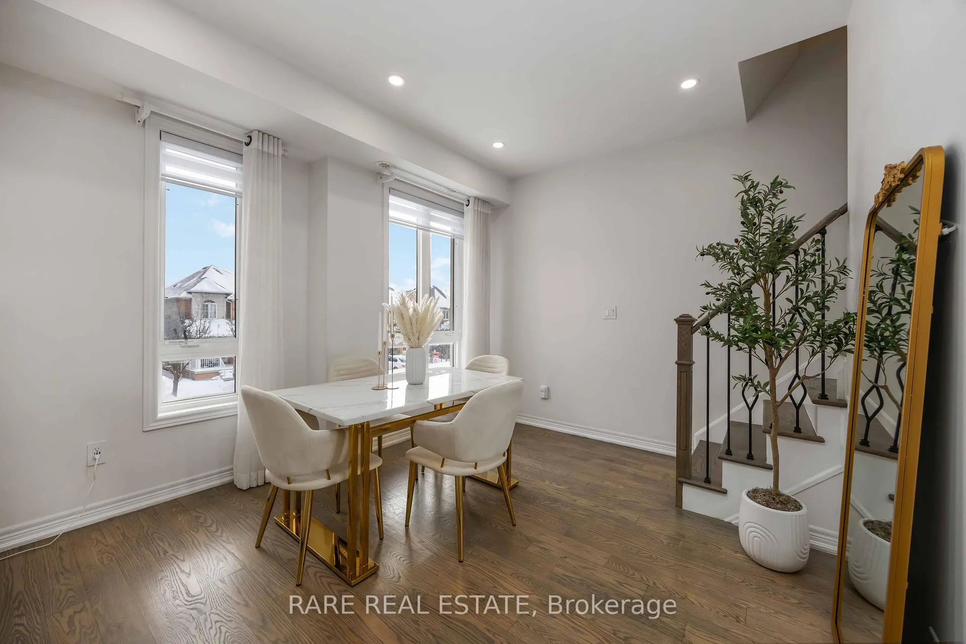 Photo 3 of Unit 8, 105 Kayla Crescent, Vaughan, Maple — HOMEH