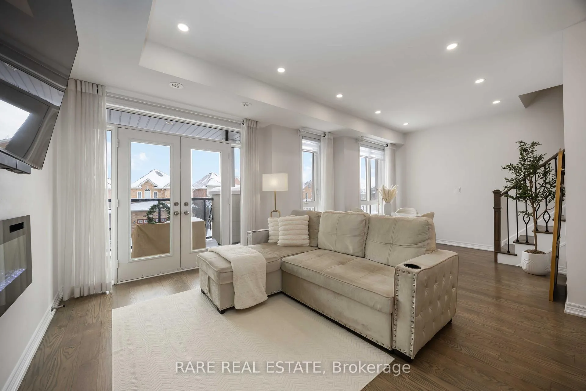 Photo 12 of Unit 8, 105 Kayla Crescent, Vaughan, Maple — HOMEH