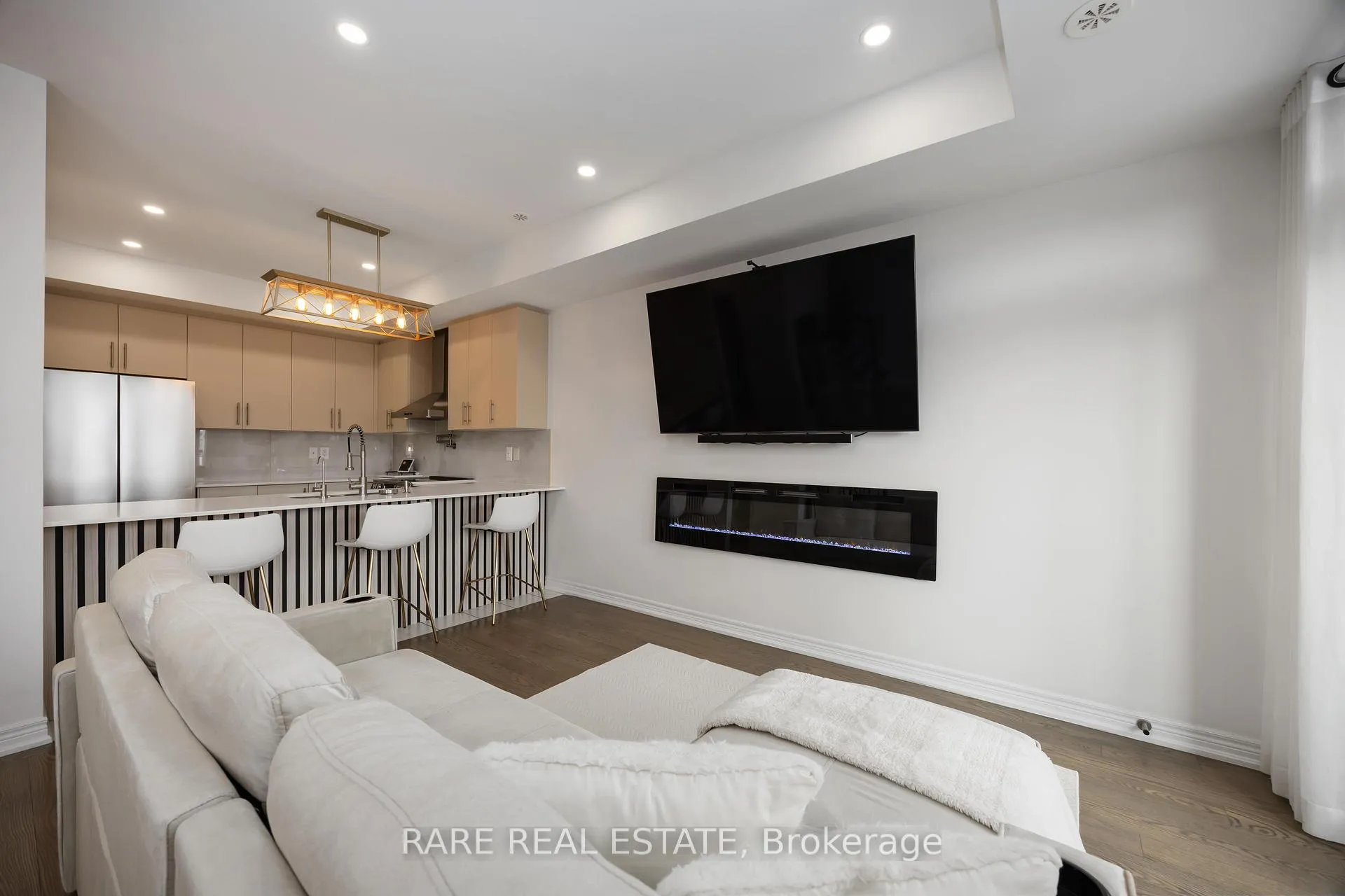 Photo 16 of Unit 8, 105 Kayla Crescent, Vaughan, Maple — HOMEH