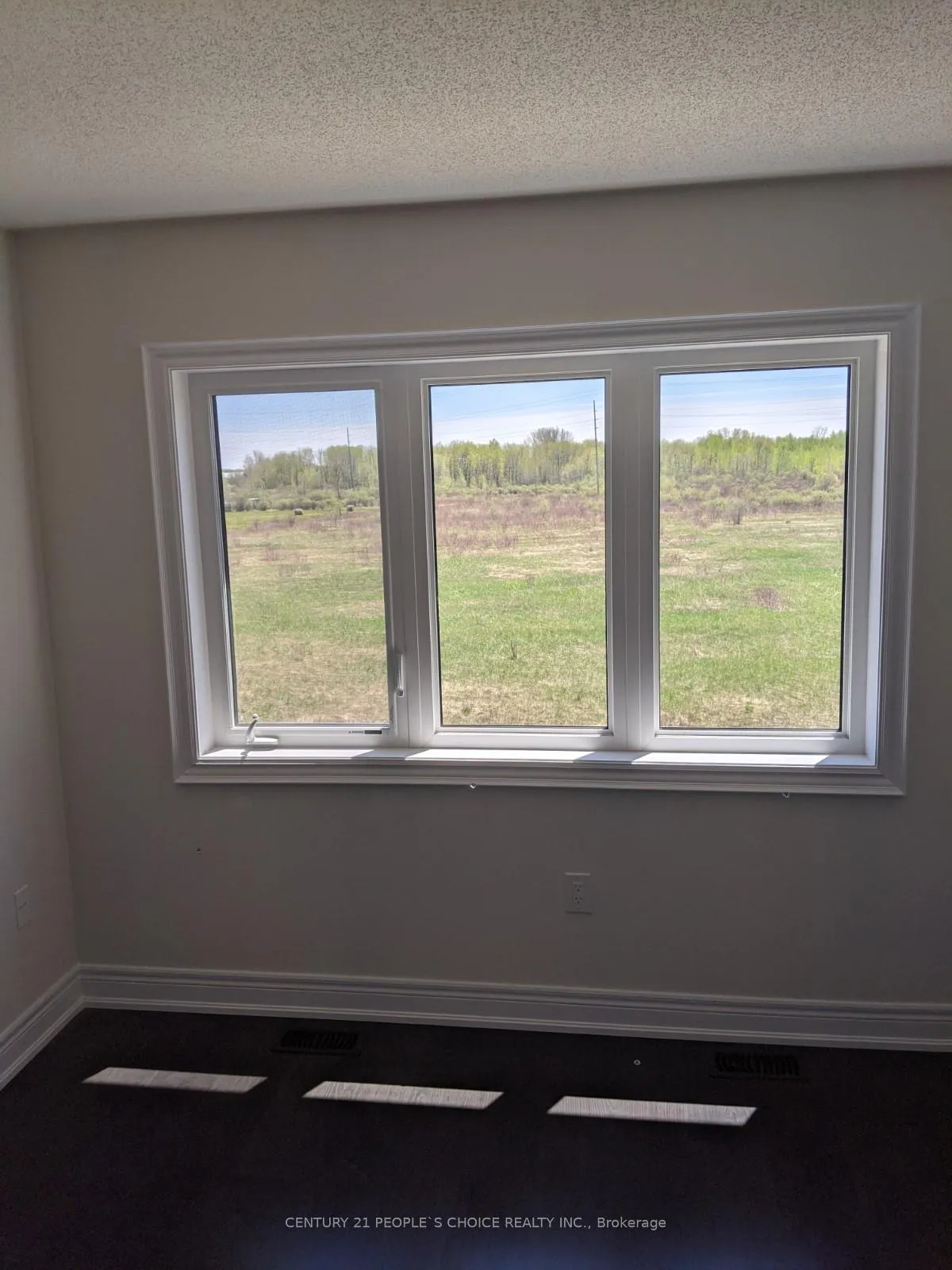 Photo 23 of 305 Atkinson Street, Clearview, Stayner — HOMEH