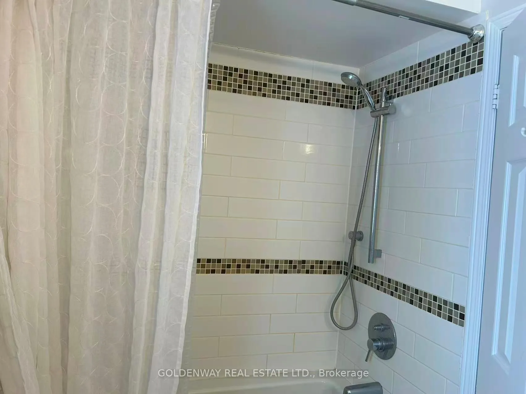 Photo 7 of Unit Room1, 72 Attridge Drive, Aurora, Aurora Village — HOMEH
