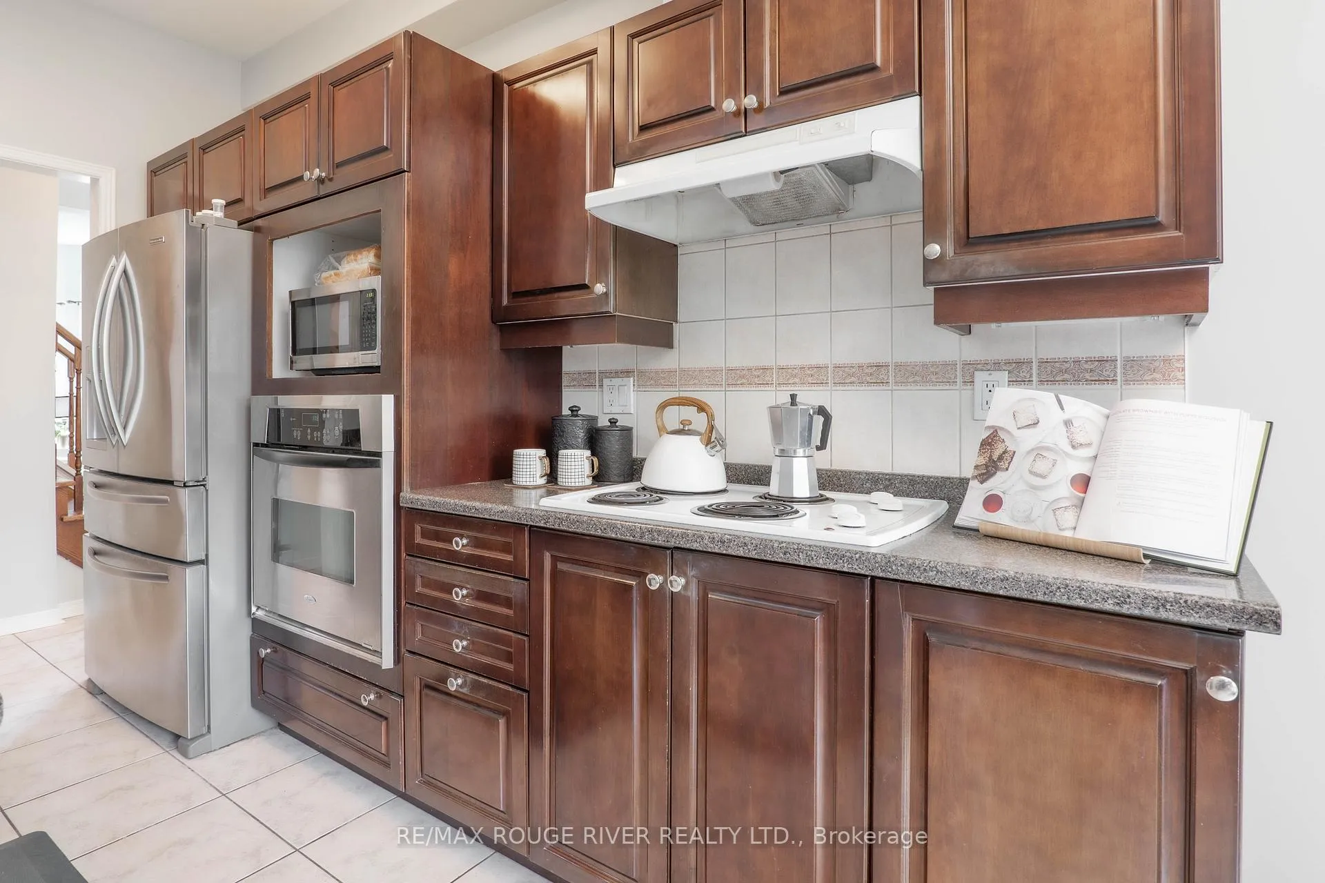 Photo 3 of 1762 White Cedar Drive, Pickering, Amberlea — HOMEH