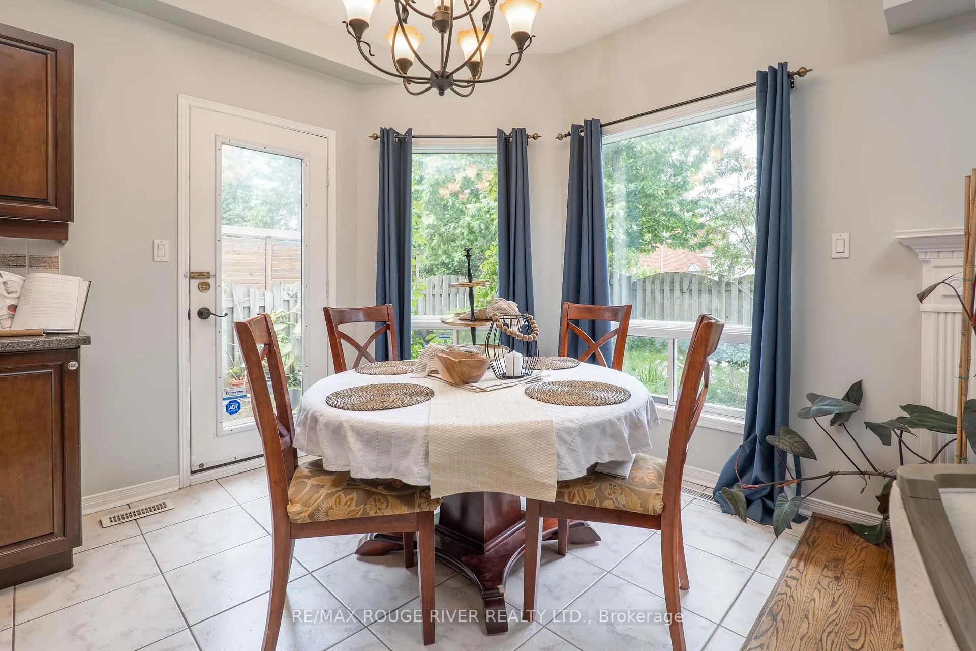 Photo 4 of 1762 White Cedar Drive, Pickering, Amberlea — HOMEH